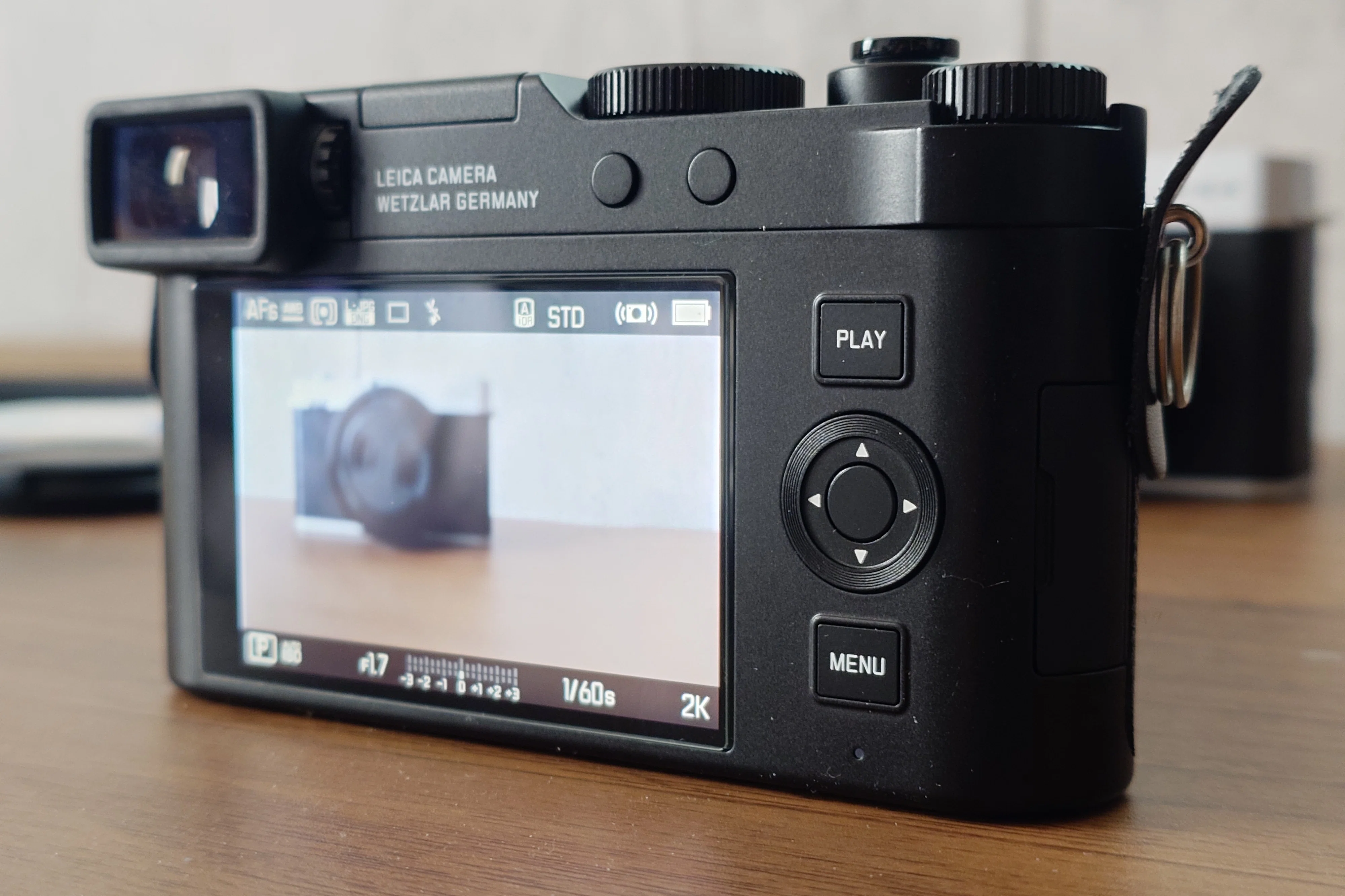 再び常にライカを持ち歩く日が来ました。LEICA D-LUX8ファースト