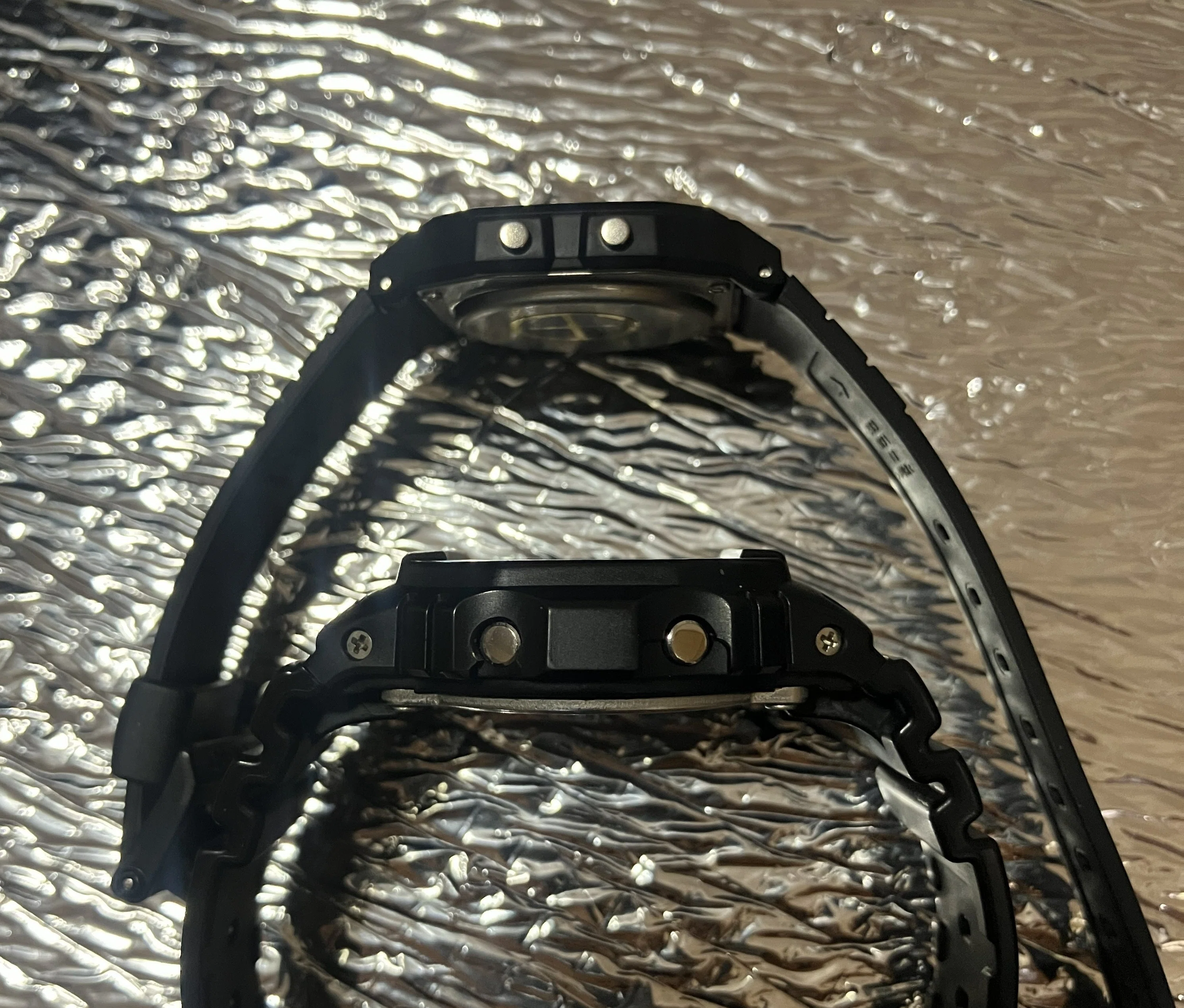 CASIOの名機チープカシオ「F-91W-1JH 」とGショックの定番「DW-5600E