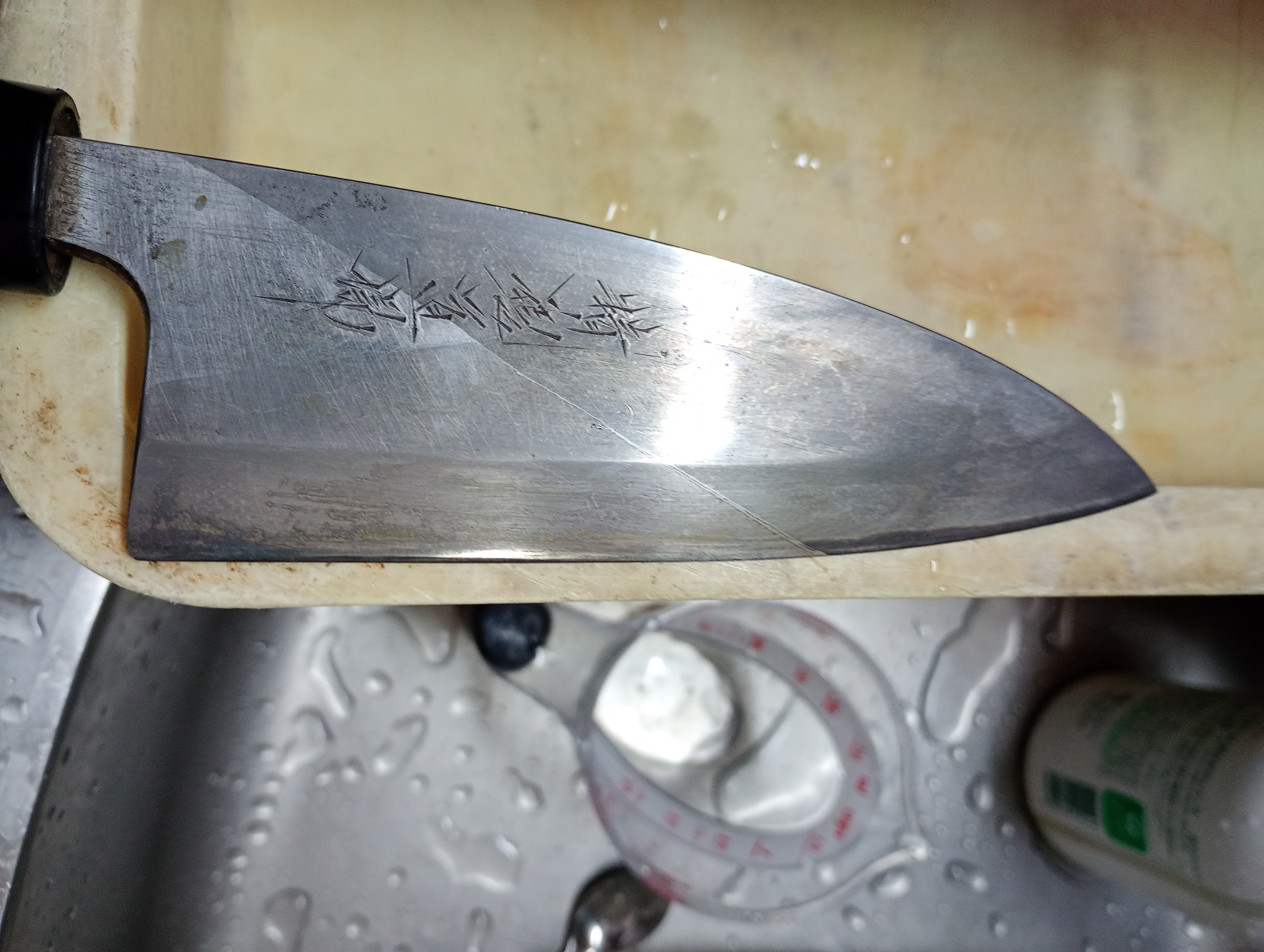 精魂 道場 出刃包丁を研ぐ｜はっさ