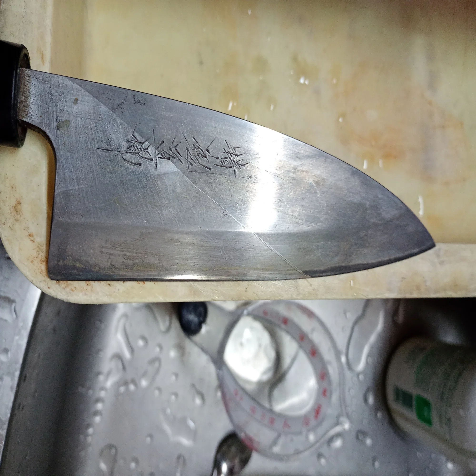 精魂 道場 出刃包丁を研ぐ｜はっさ