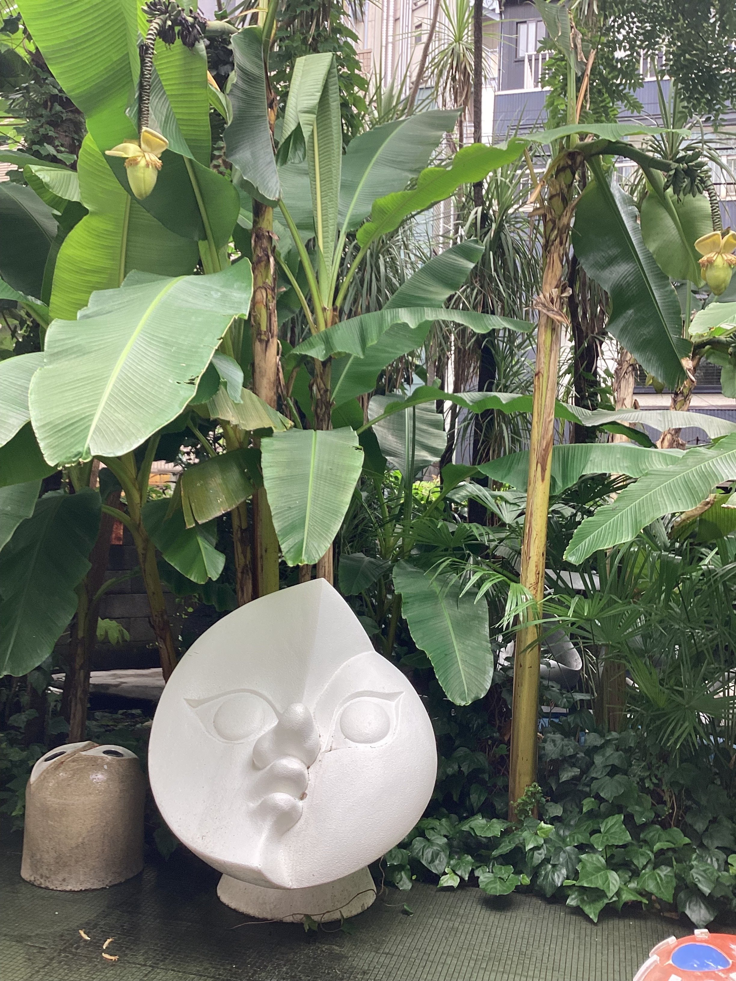 岡本太郎記念館〜岡本太郎画伯の暮らした家と庭園とオブジェたち