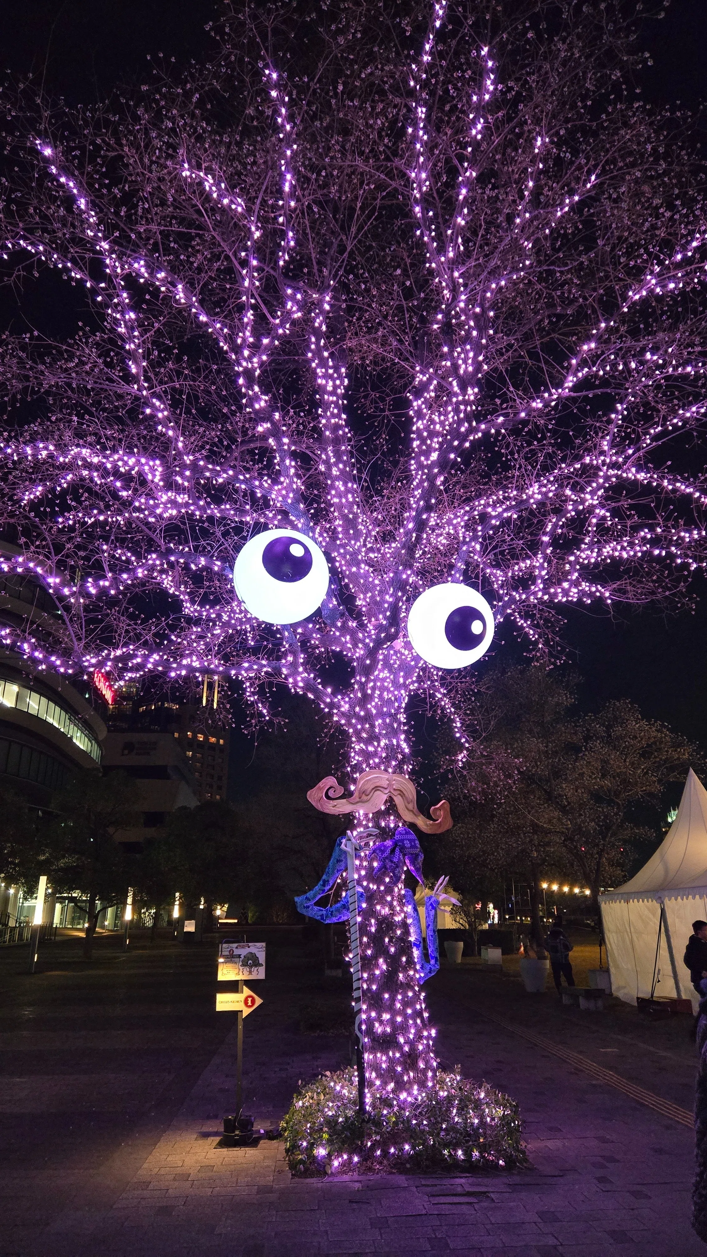 ♡感謝SALE♡温度で色が変わるぐでねこちゃんとクリスマスツリーチャーム　紫 ♡感謝SALE♡温度で色が変わるぐでねこちゃんとクリスマスツリー