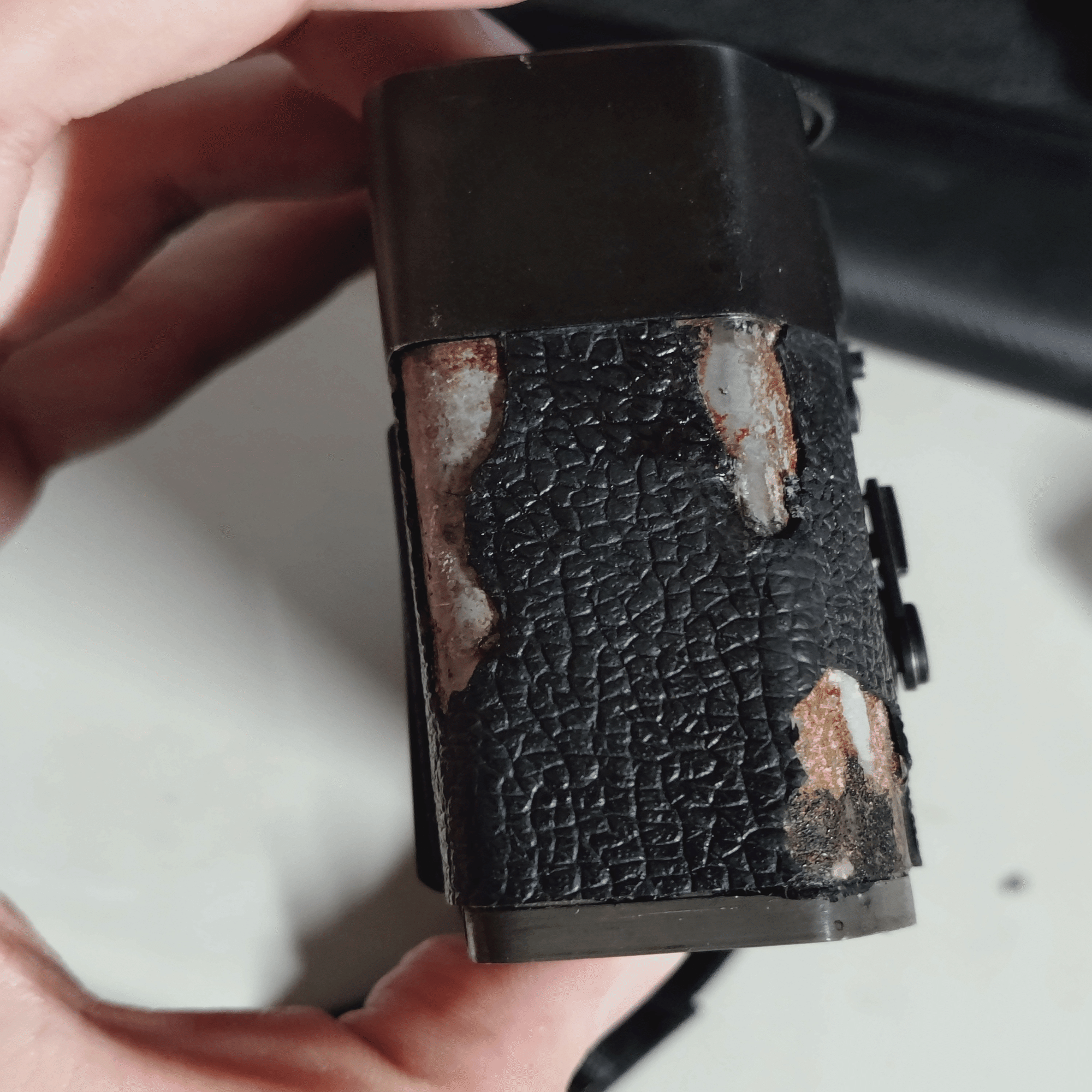 Leica M5のグッタペルカを剥がす｜うにょーん