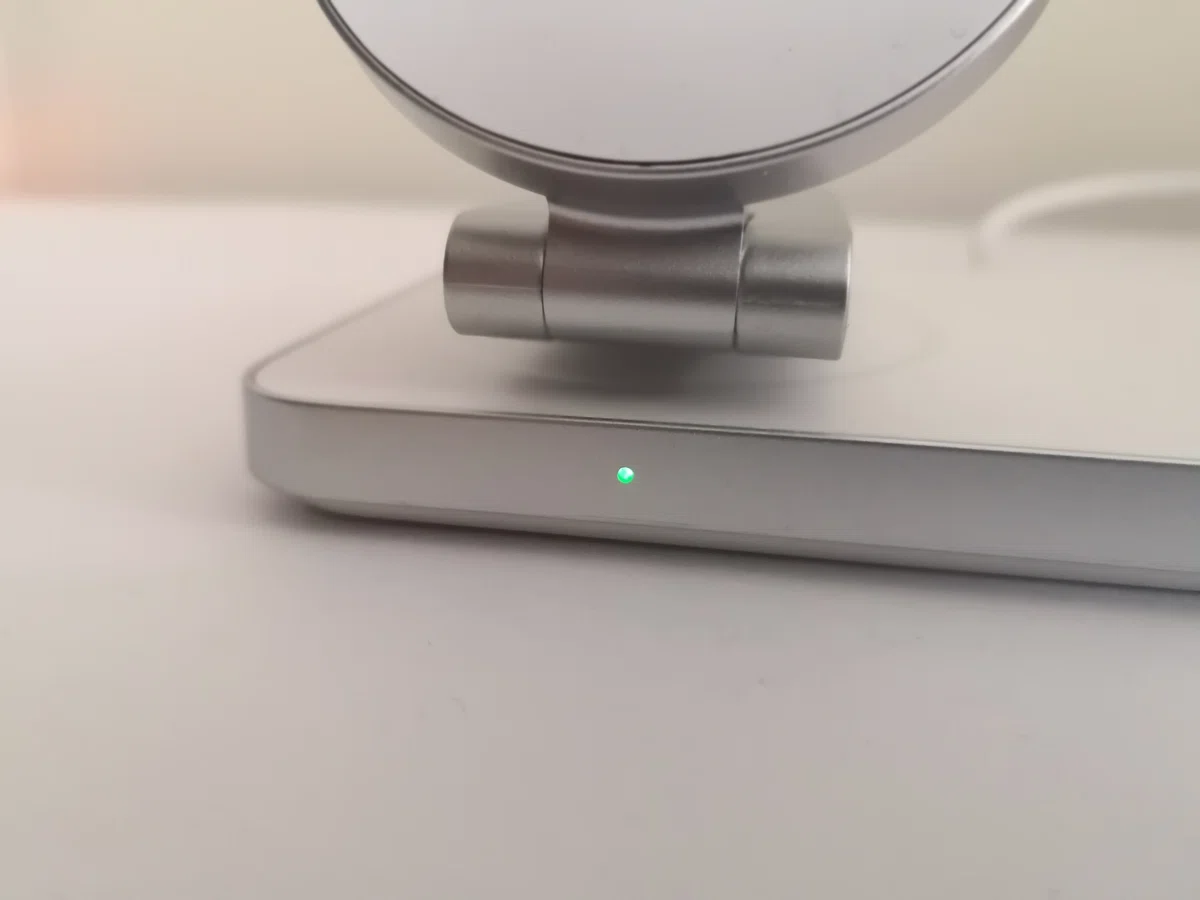 fluche ワイヤレス充電スタンド