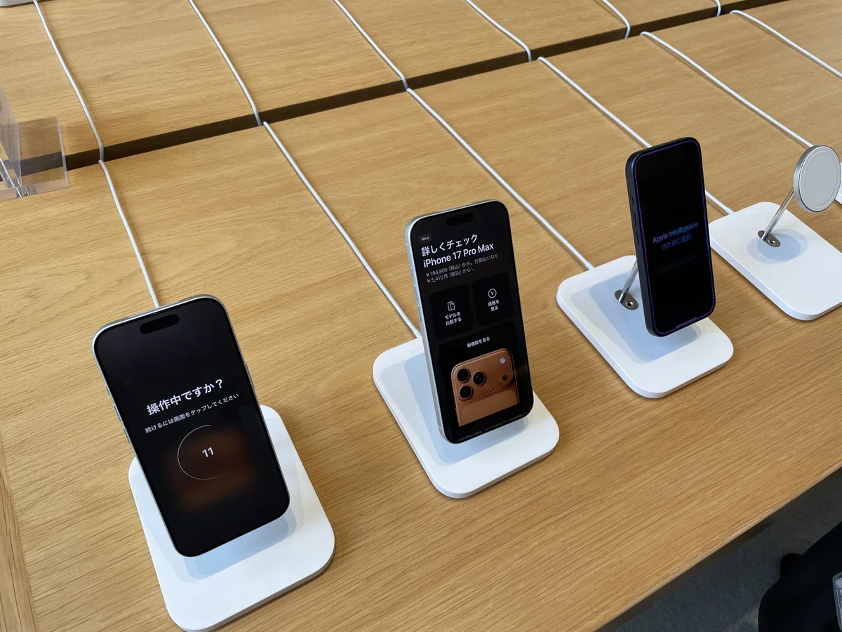 ワイヤレス充電スタンドとiPhone