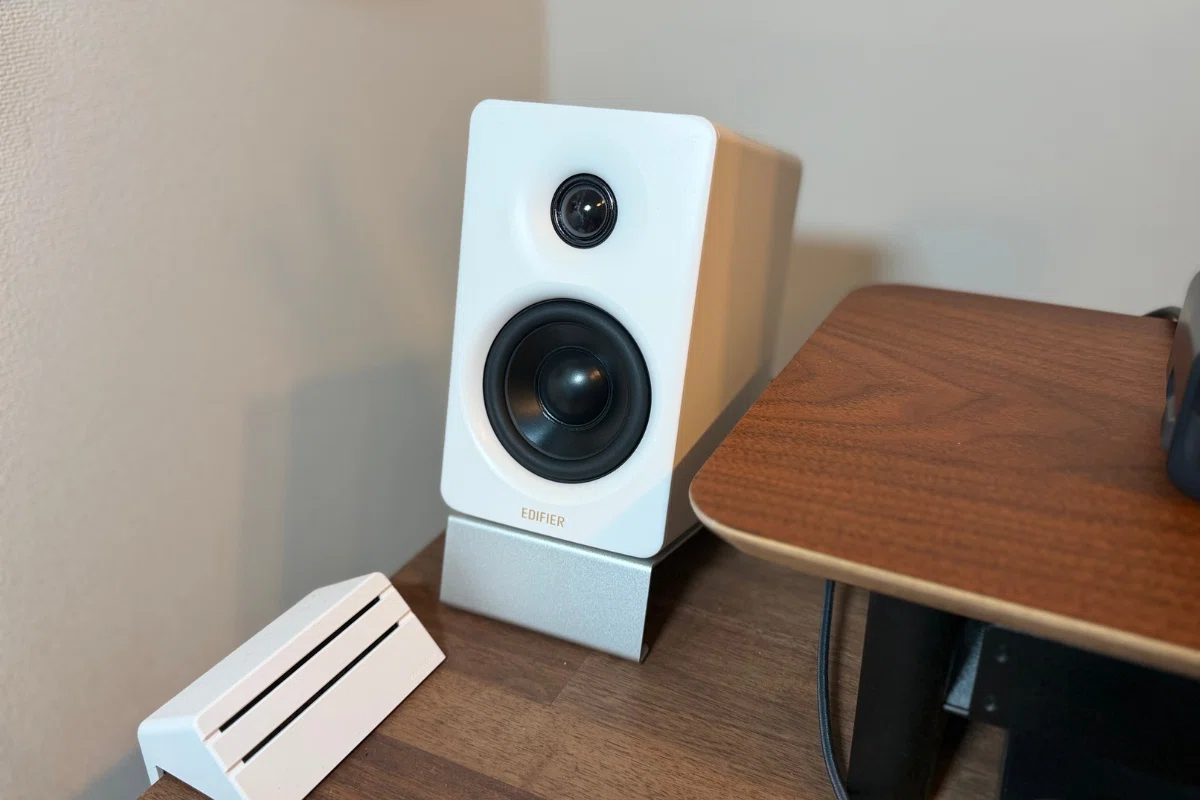 スピーカーは置かない派」だった私が、Edifier M60を選んだ理由｜みつ
