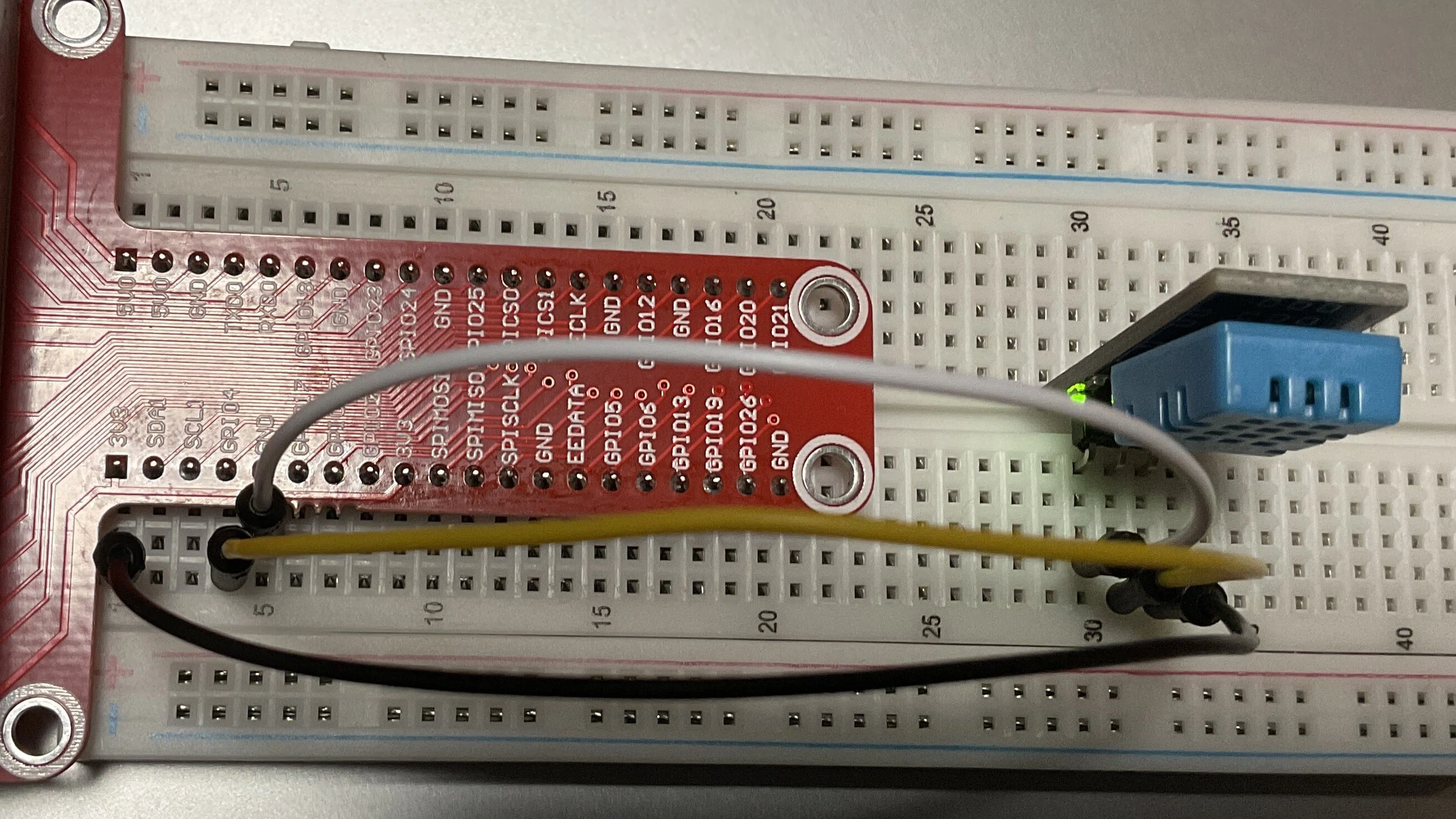 Raspberry Pi 5とセンサーで温湿度を取得し、Webページに表示してみた