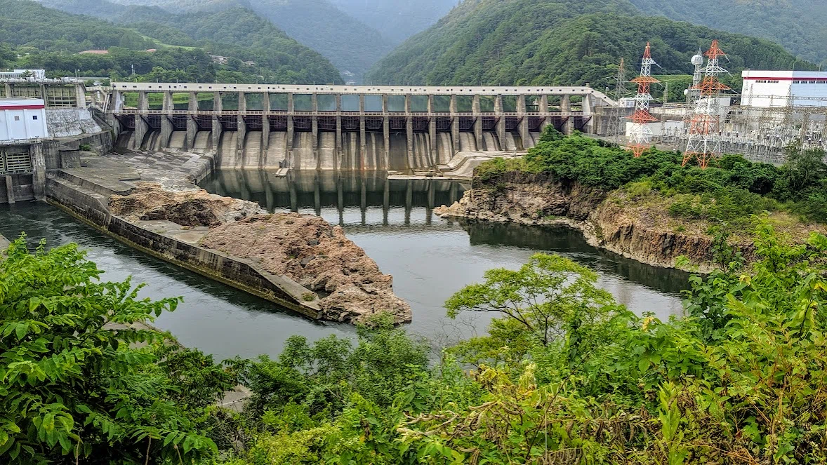 鹿瀬ダム（新潟県）｜一日一堰｜町田 奈桜