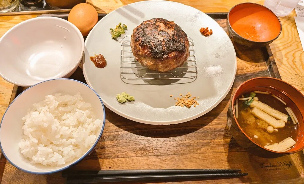 今日のランチを晒すコーナー】～挽き肉のトリコで究極ハンバーグ定食