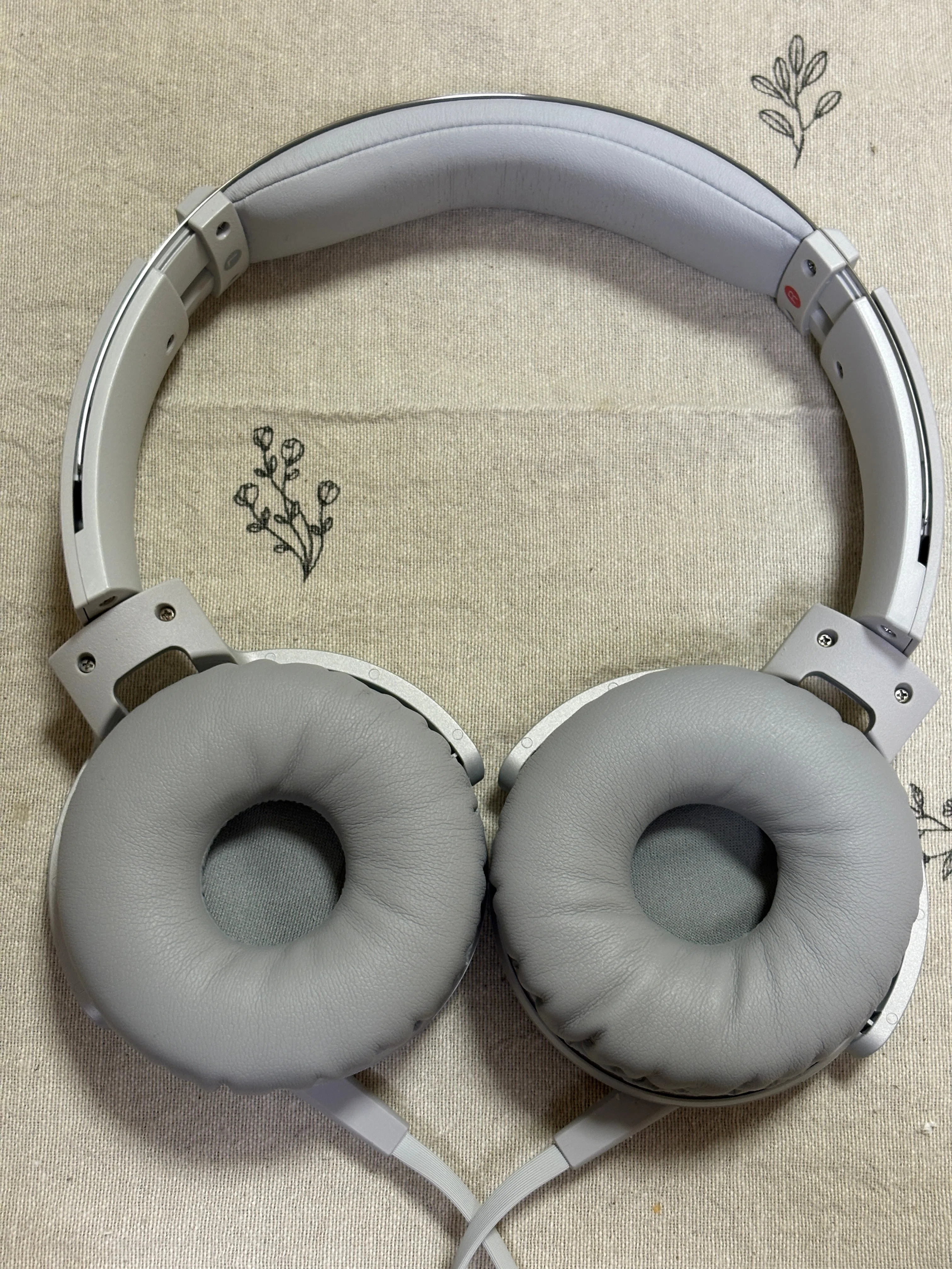 SONY　ヘッドフォン　MDR-XB500 イヤーパッド交換済み SONY ヘッドフォン MDR-XB500 イヤーパッド交換済み 【公式通販】