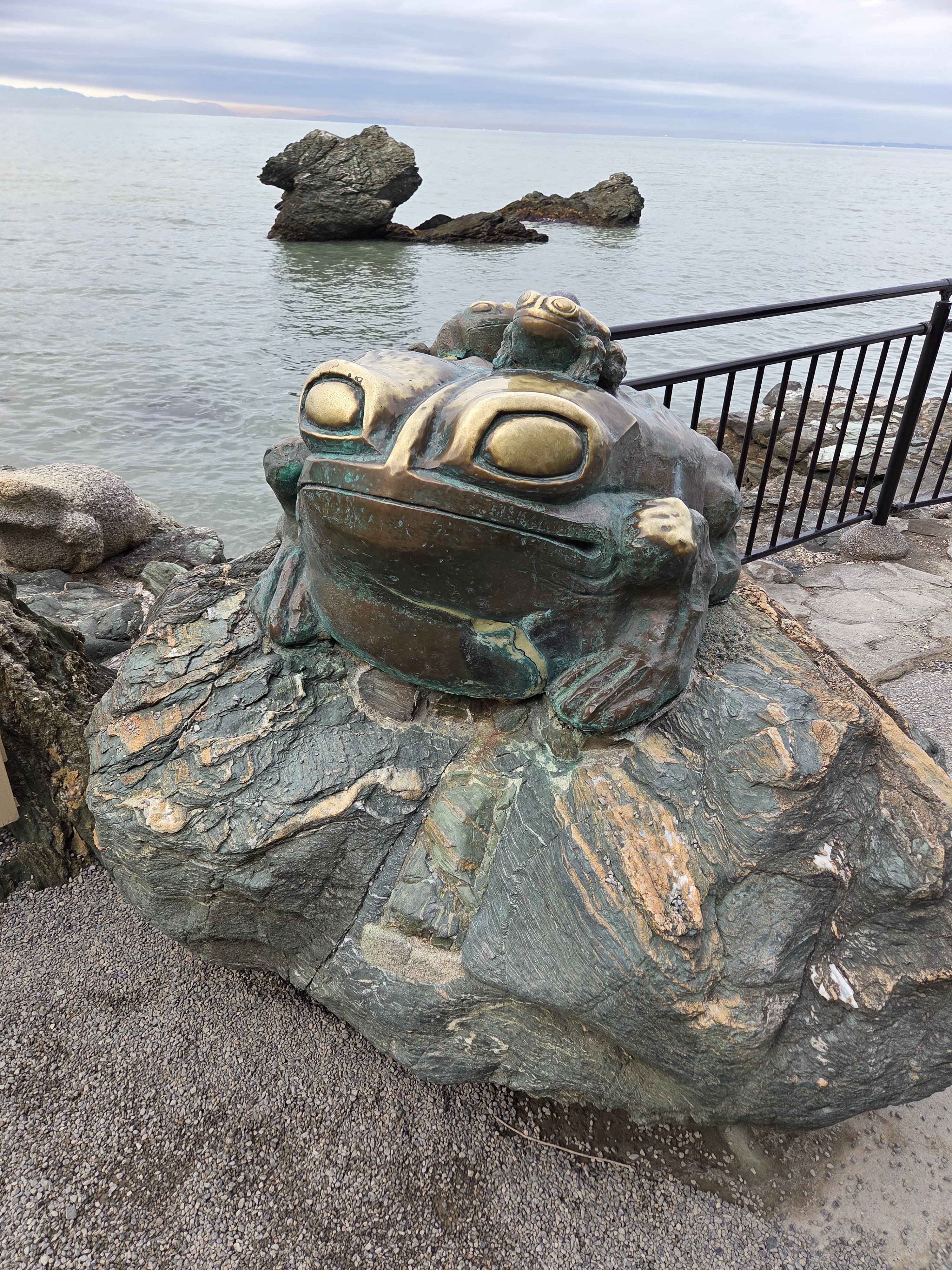 伊勢に行ってきた①～二見興玉神社のカエルさん🐸～｜エリ
