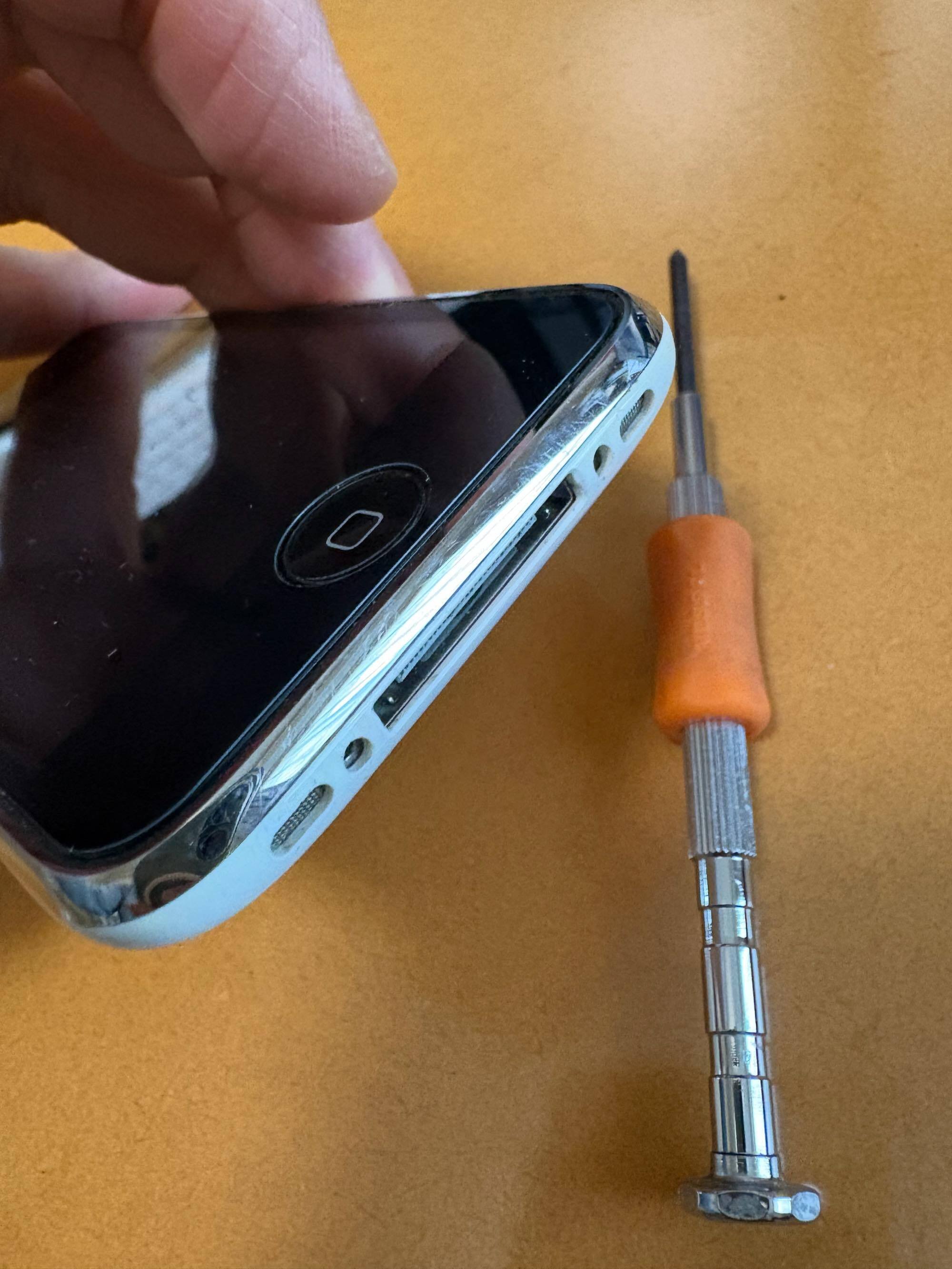 エモいぞ！！iPhone3Gを復活させたお話。｜aishibox