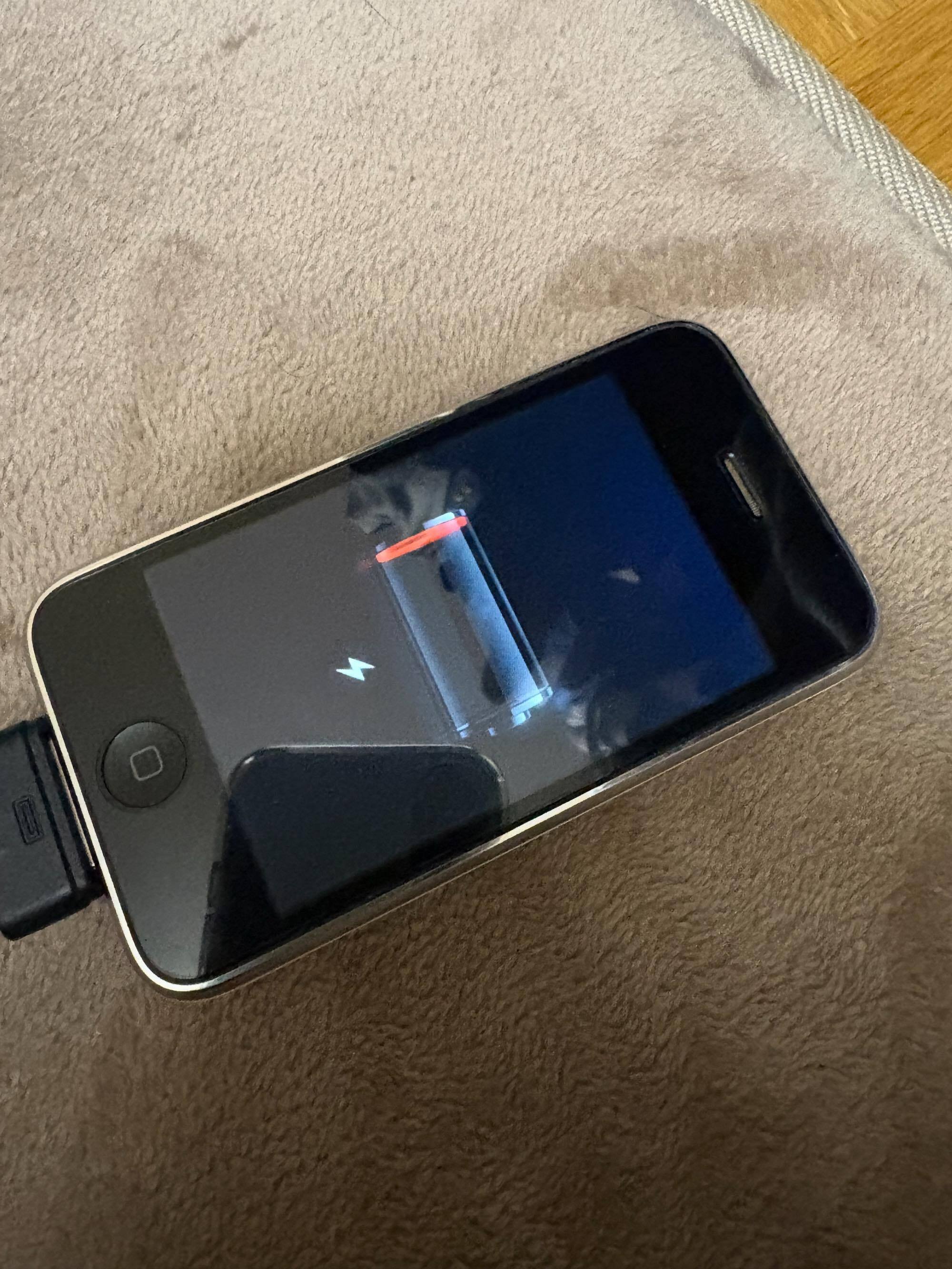 エモいぞ！！iPhone3Gを復活させたお話。｜aishibox