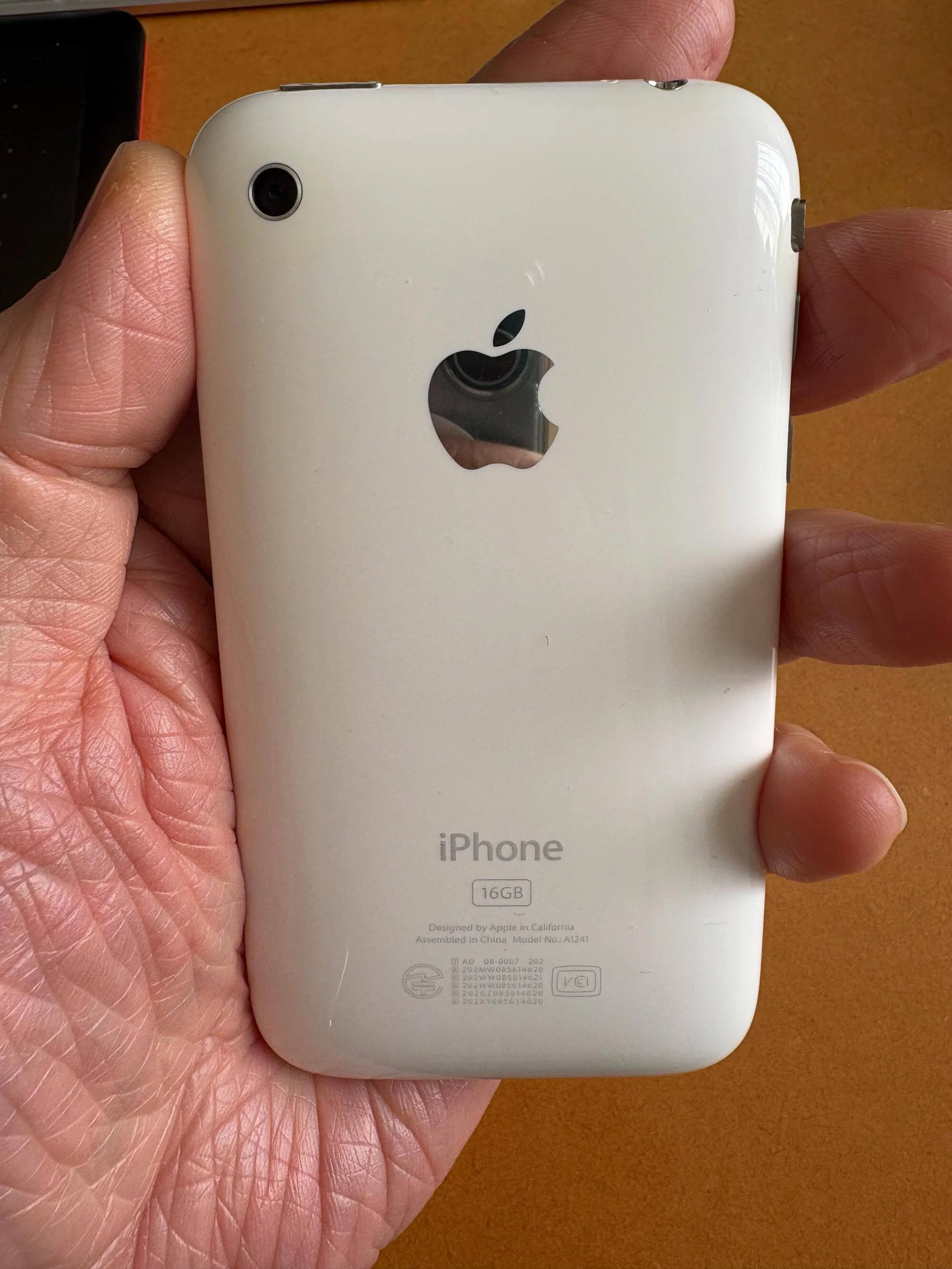 エモいぞ！！iPhone3Gを復活させたお話。｜aishibox