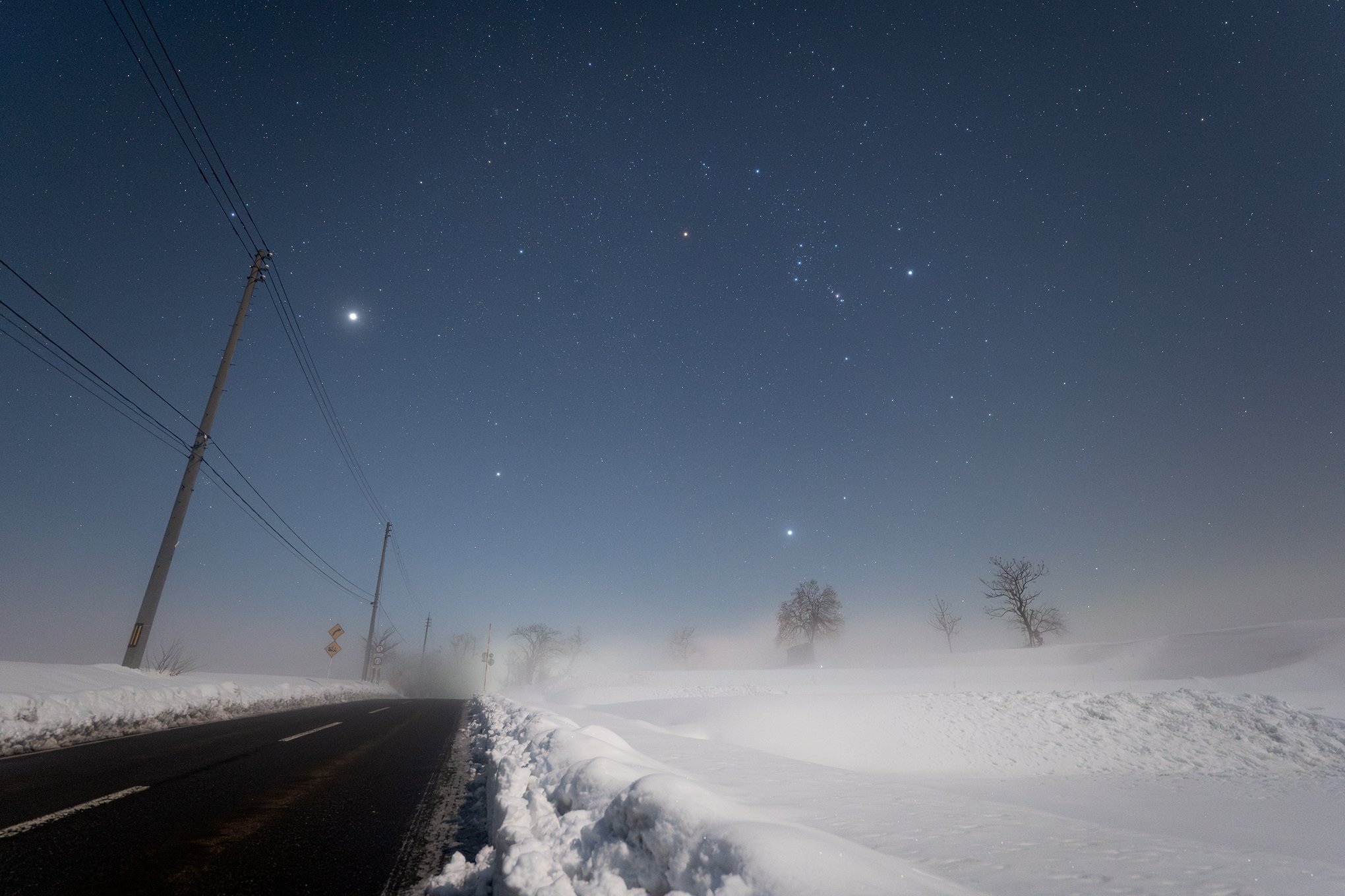 朧月　雪景色 月明りの雪景色と冬の星座｜星空写真家・「好き」を「得意」に変える