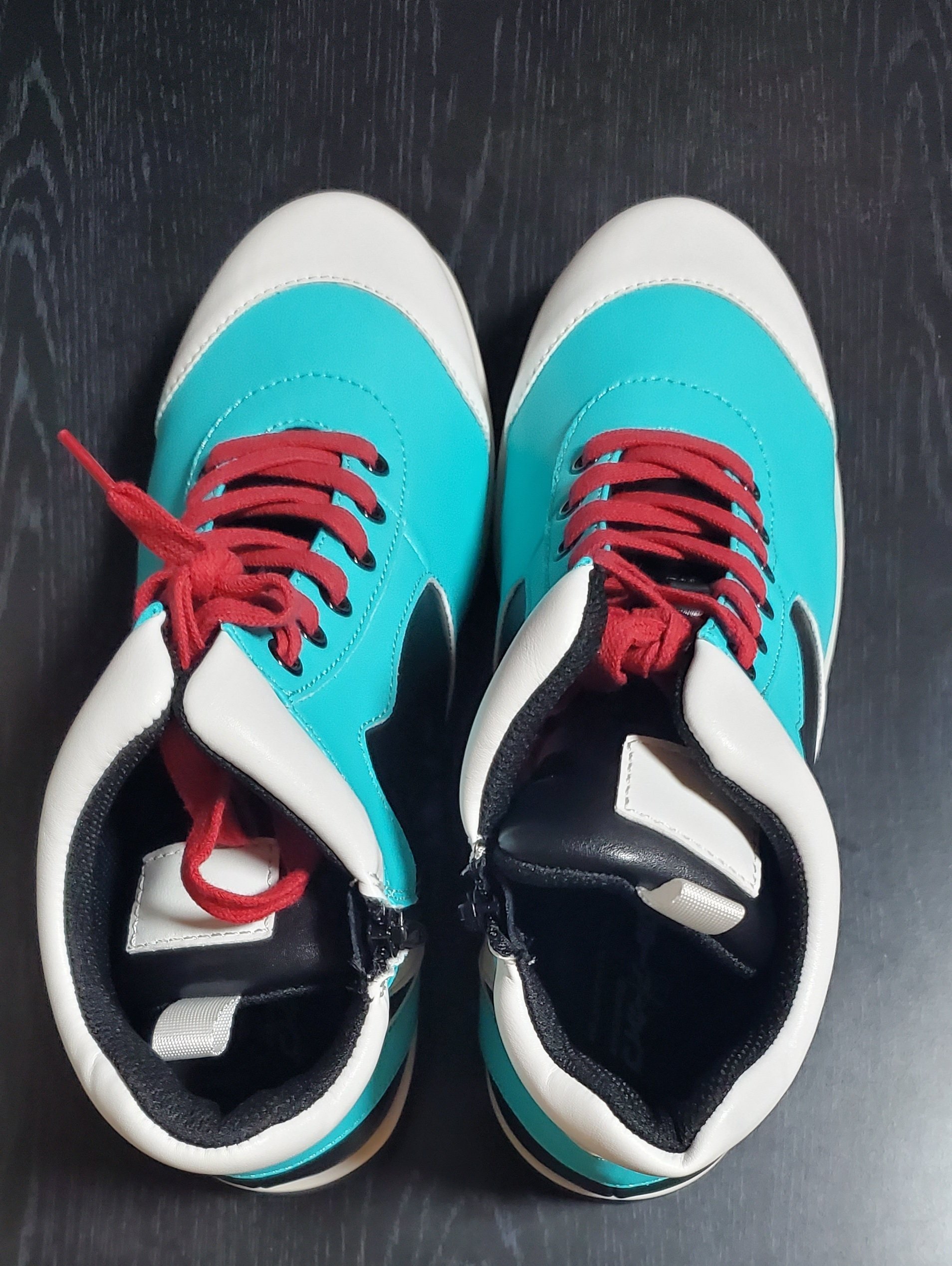 ブルーアーカイブ】『カズサのスニーカー』購入！再現度と実用性が高い