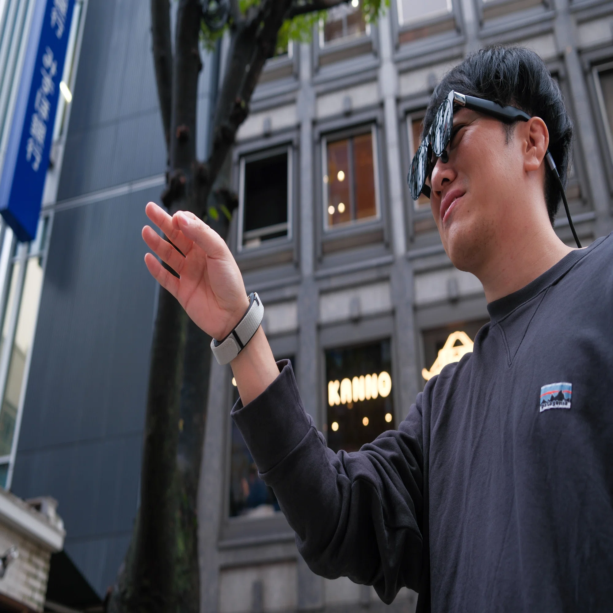 SF体験】神経信号で操作する次世代リストバンド「Mudra Link」レビュー 