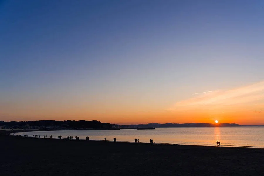 大みそかの日の出スナップ＠片瀬海岸 | α7V + TAMRON 25-200mm F2.8