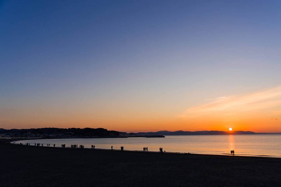 大みそかの日の出スナップ＠片瀬海岸 | α7V + TAMRON 25-200mm F2.8