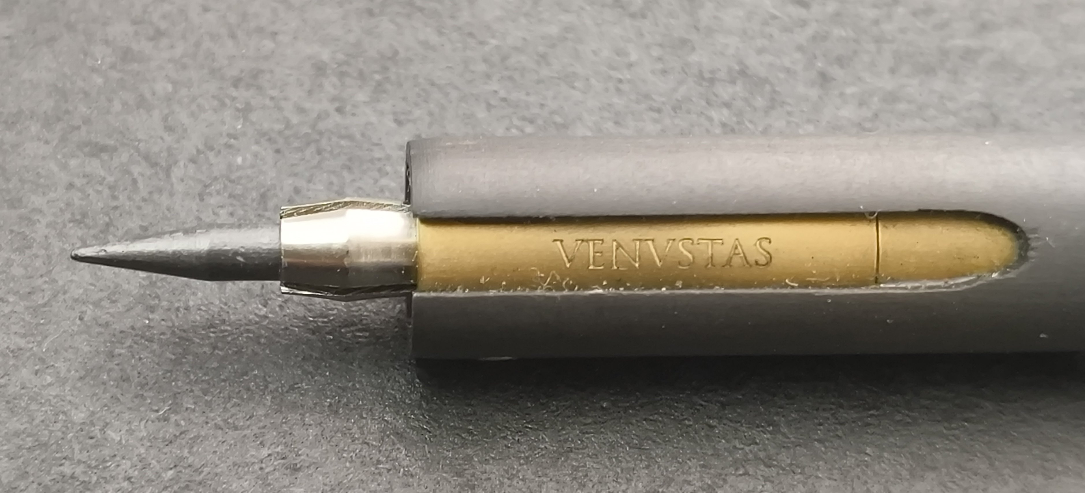 VENVSTAS DESIGNER-8 Carbon｜KAWEkollektor