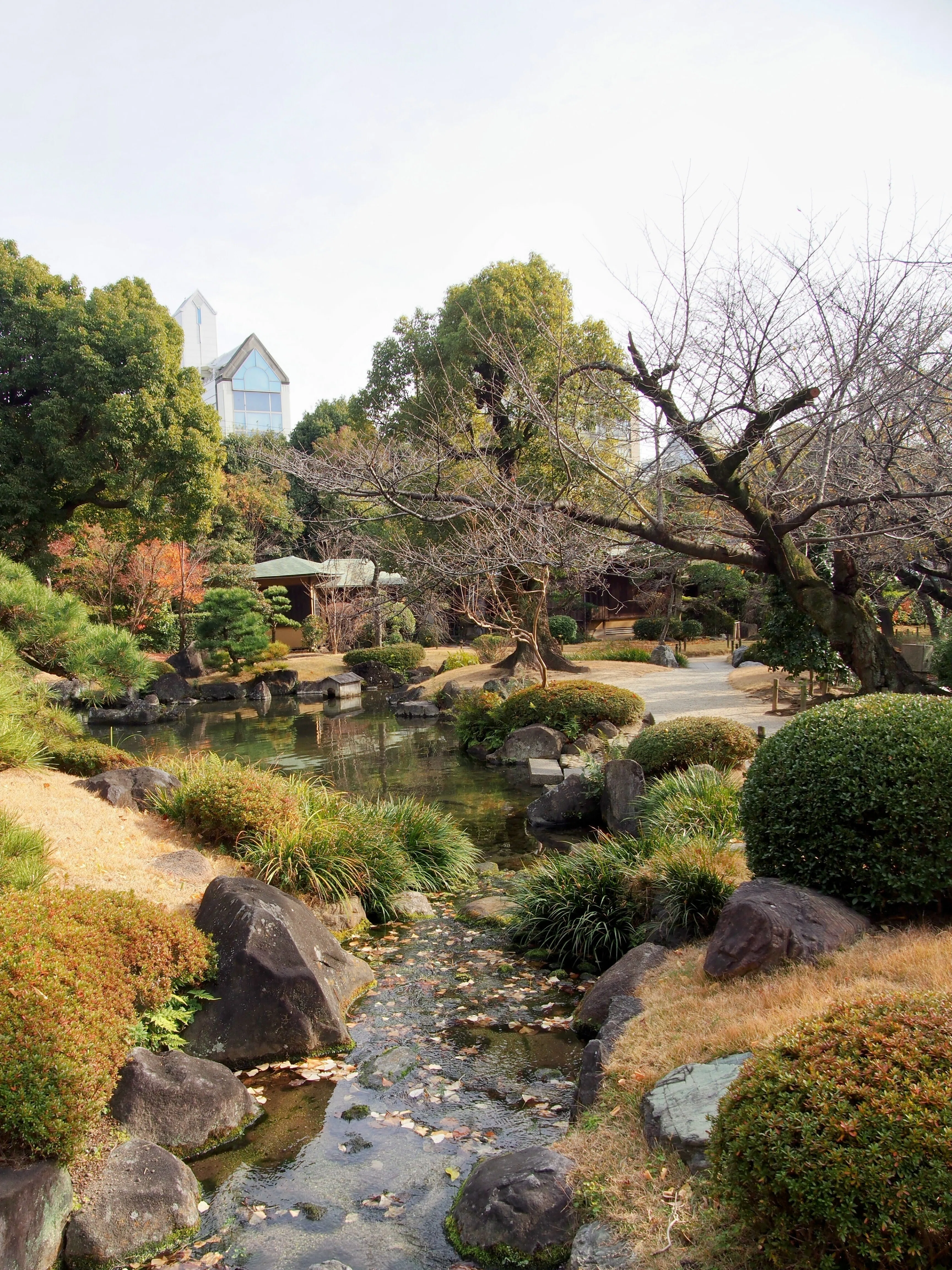関西編。大阪の有名寺院。四天王寺の池泉回遊式庭園「極楽浄土の庭