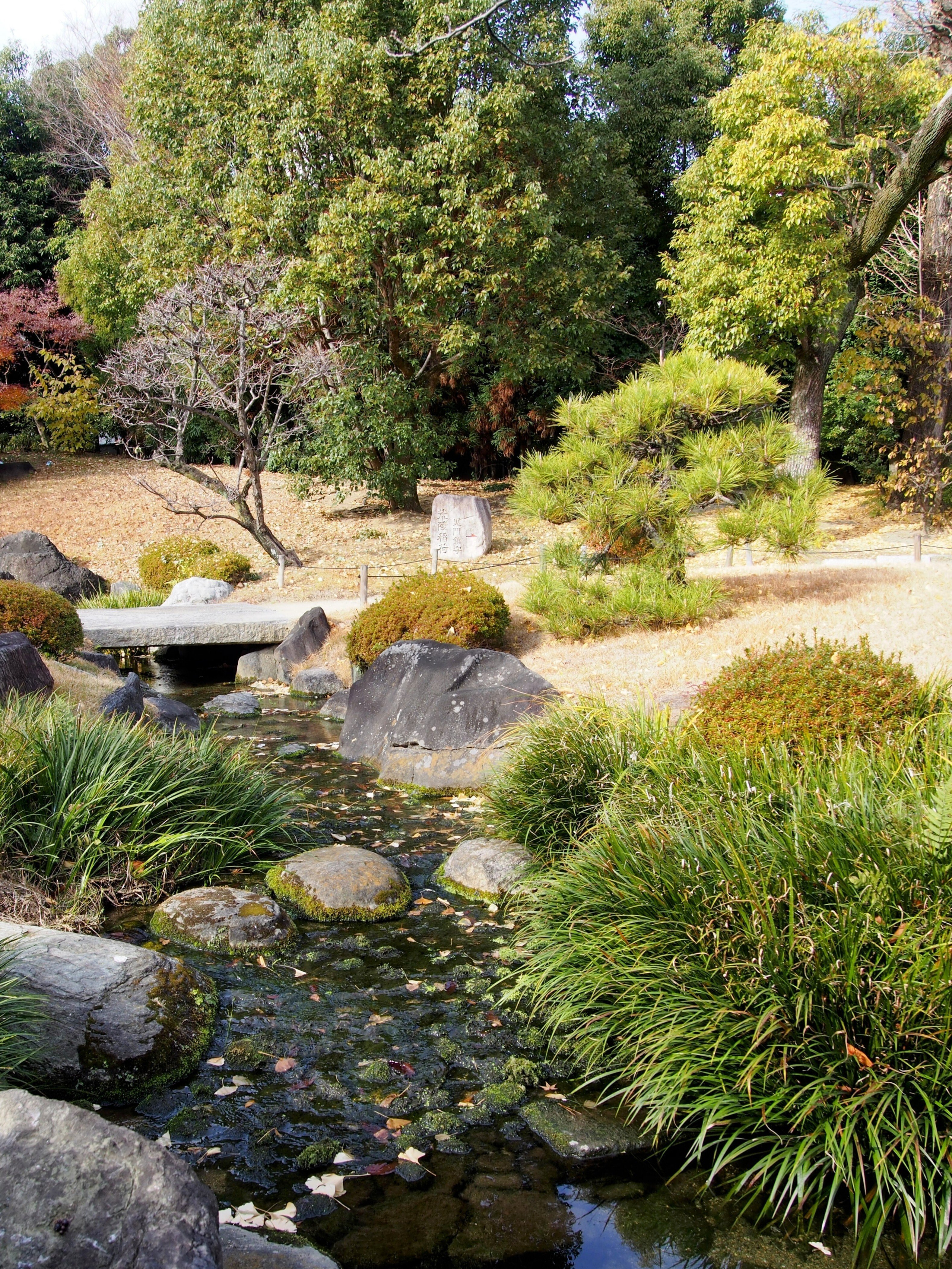 関西編。大阪の有名寺院。四天王寺の池泉回遊式庭園「極楽浄土の庭