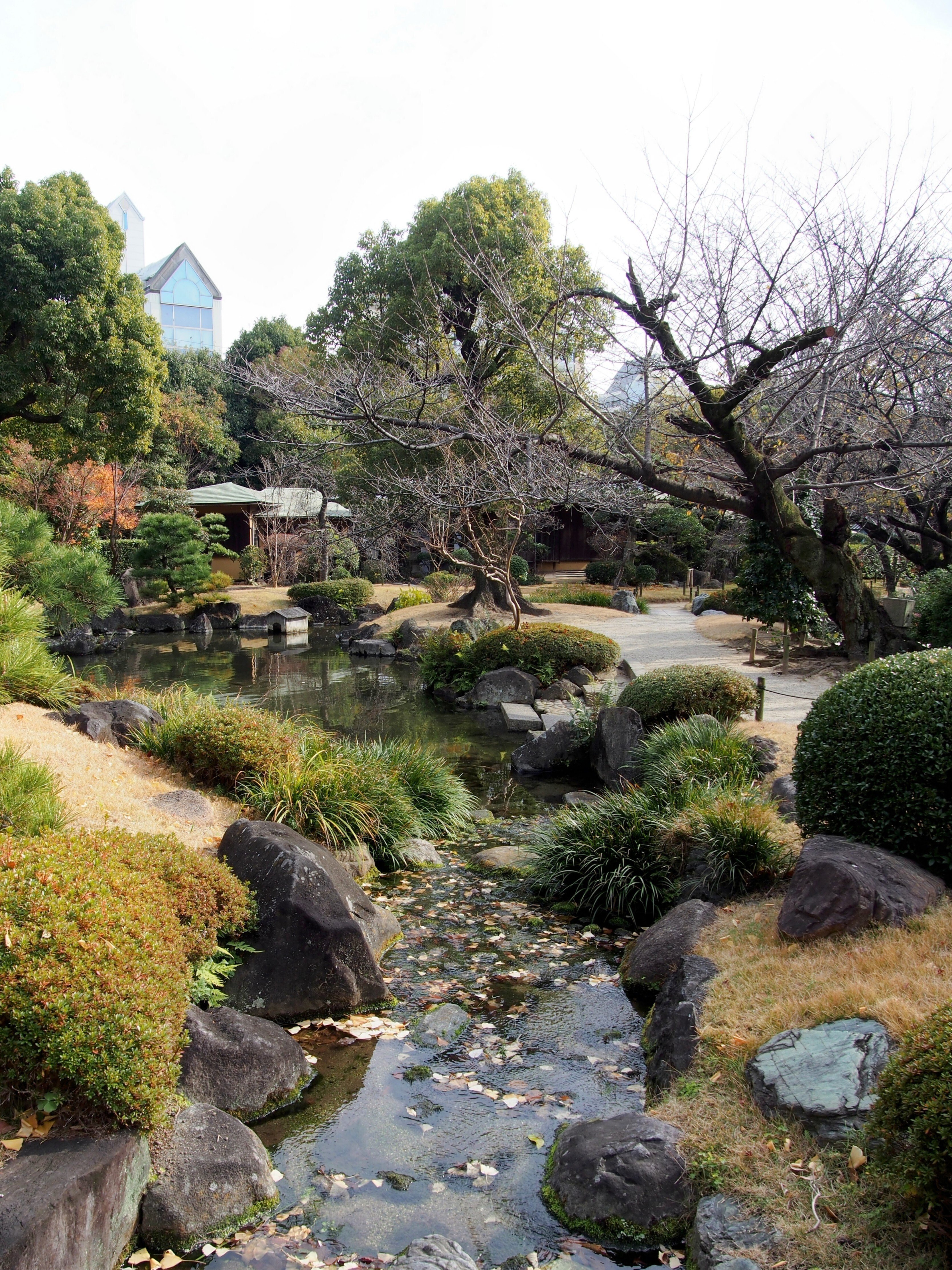 関西編。大阪の有名寺院。四天王寺の池泉回遊式庭園「極楽浄土の庭