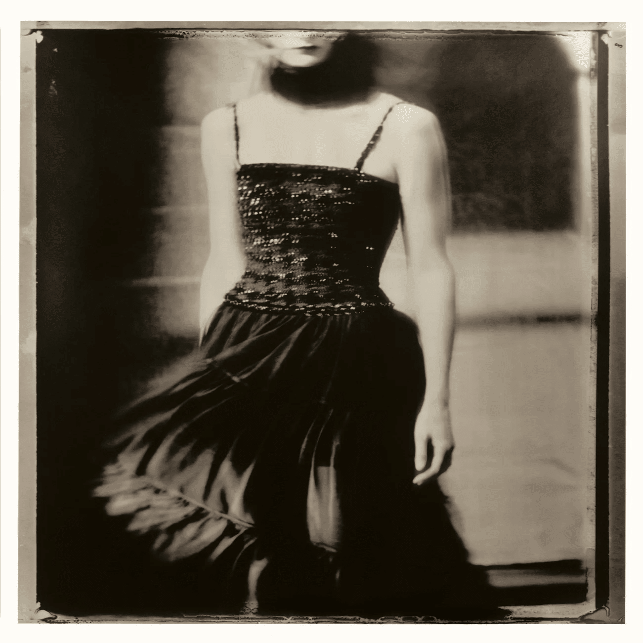 記憶の底の静寂に浸る －サラ・ムーンの写真の美しさ｜ミック@アート