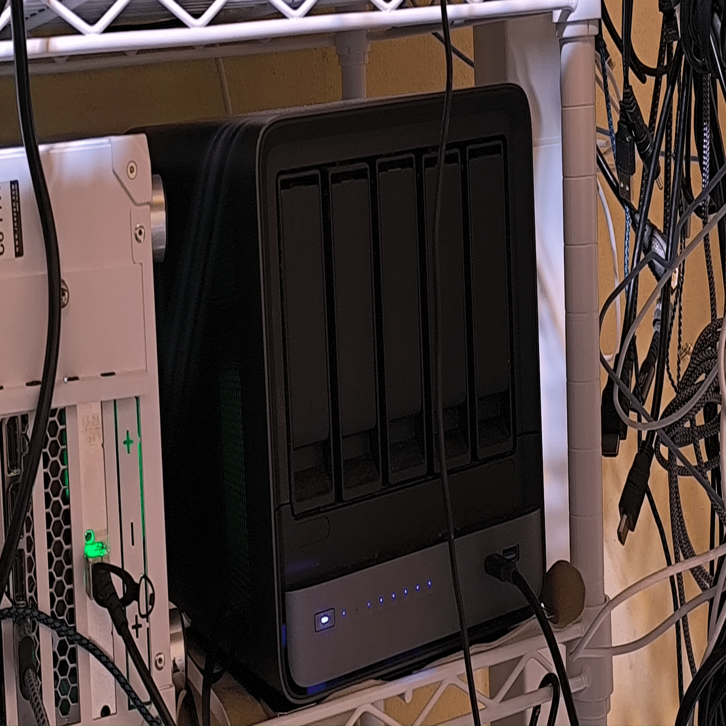 備忘録 Minisforum N5 Pro+Proxmox VEでNASにした所感。｜重藤 六