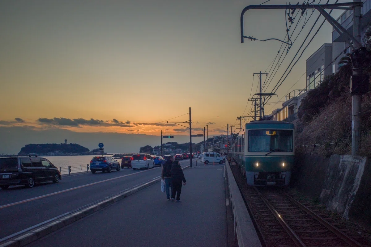 自らハンドルを握り巡った日本国内の旅路。湘南・江ノ電の風景。