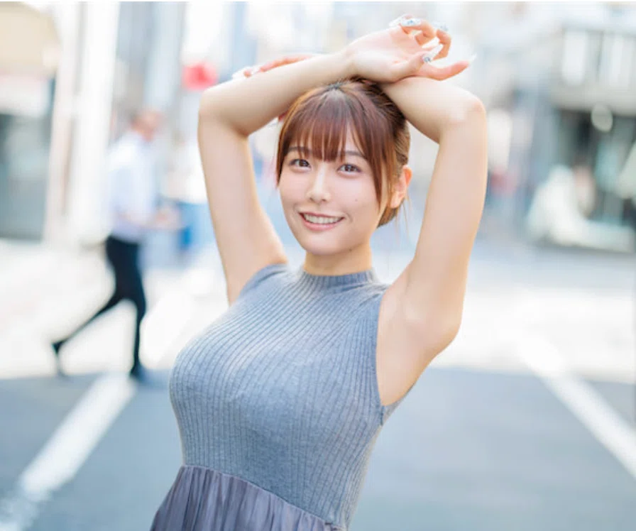 謎の美女・るるたんの写真集『R-25』のデジタル限定版が2冊同時 