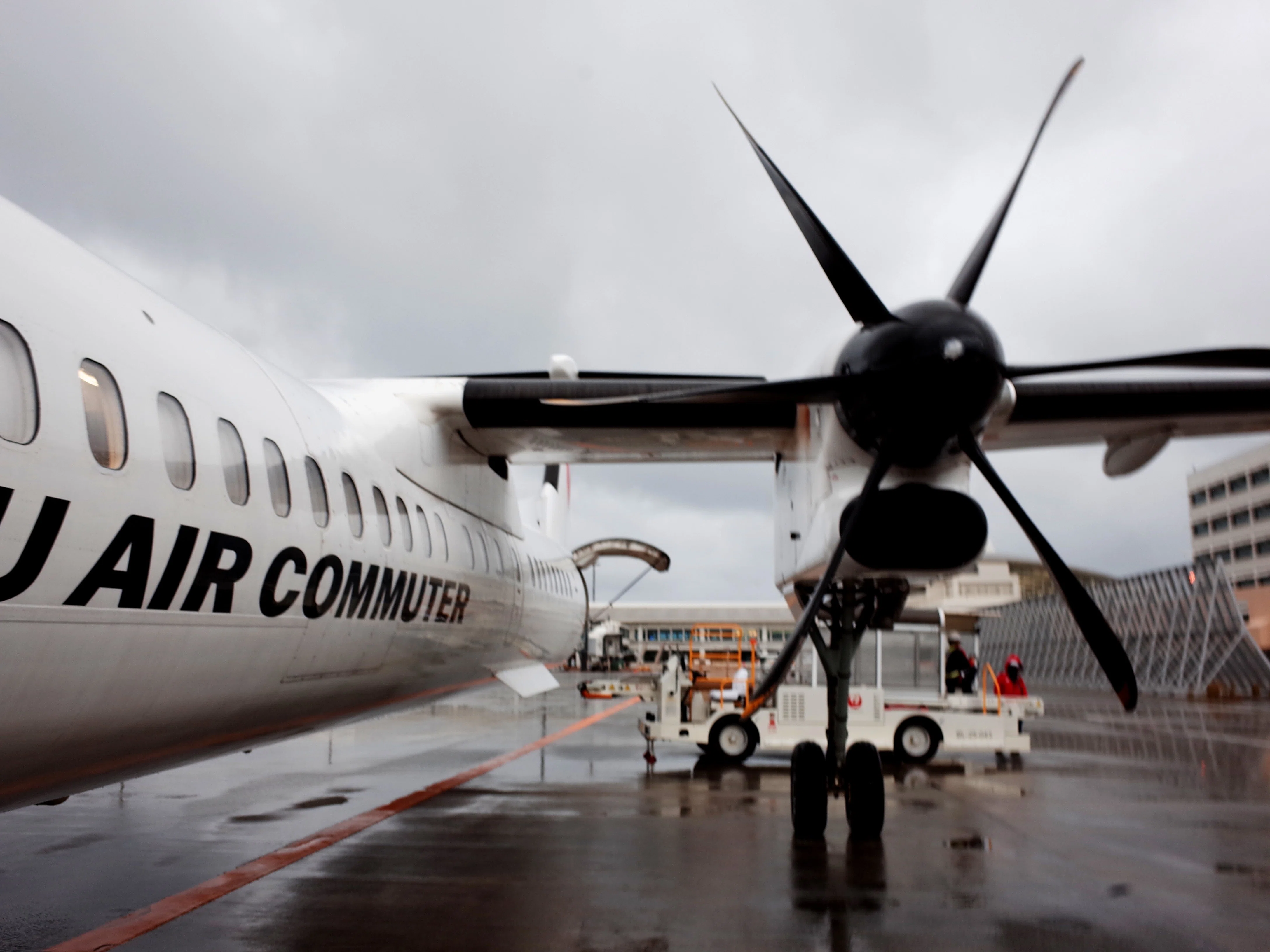 2026年の旅の始まりはプロペラ機（DHC-8-400CC）｜Heira.K
