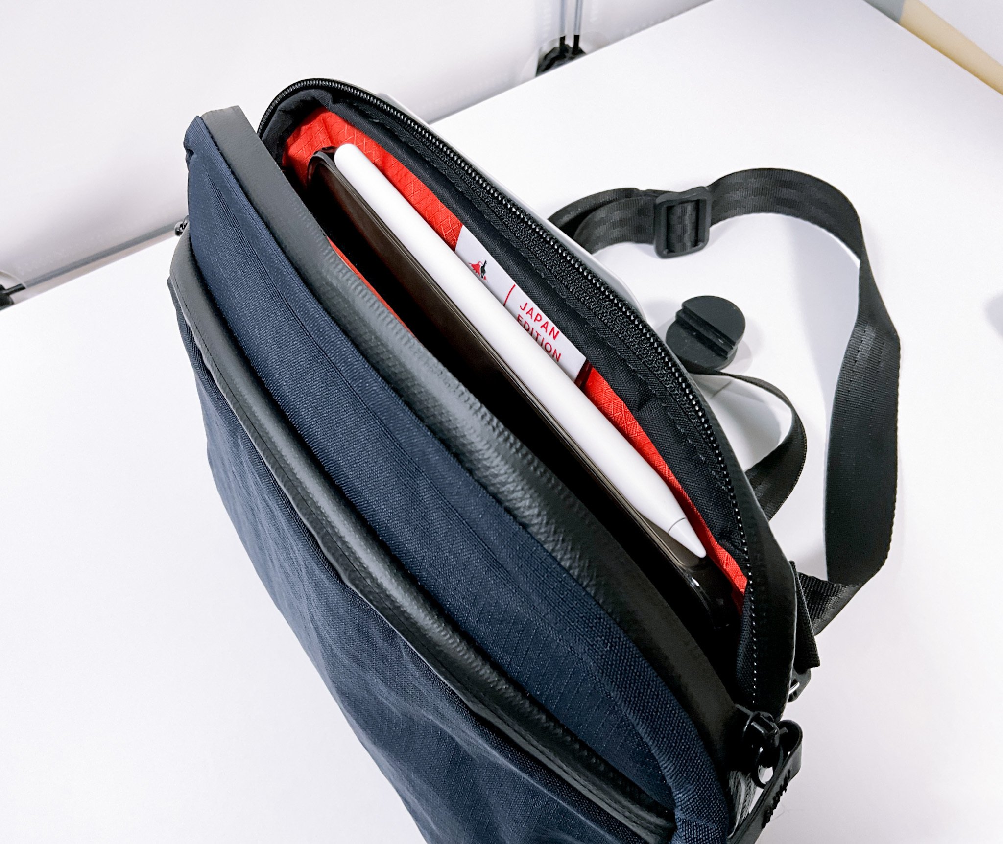 バッグ ALPAKA FLIGHT SLING 2L JAPAN EDITION FLIGHT SLING 2L JAPAN EDITION 1st | JAPAN EDITION | 【公式】ALPAKA