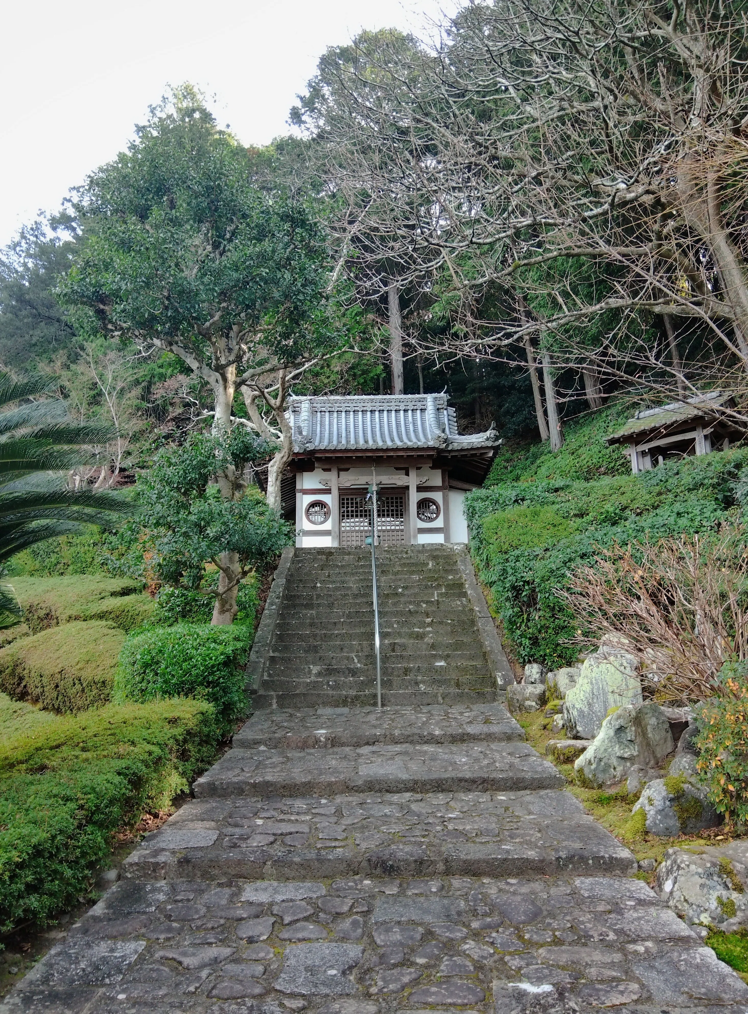 現代の造園家、重森三玲作庭の庭園、林昌寺法林の庭。｜niwa_emon