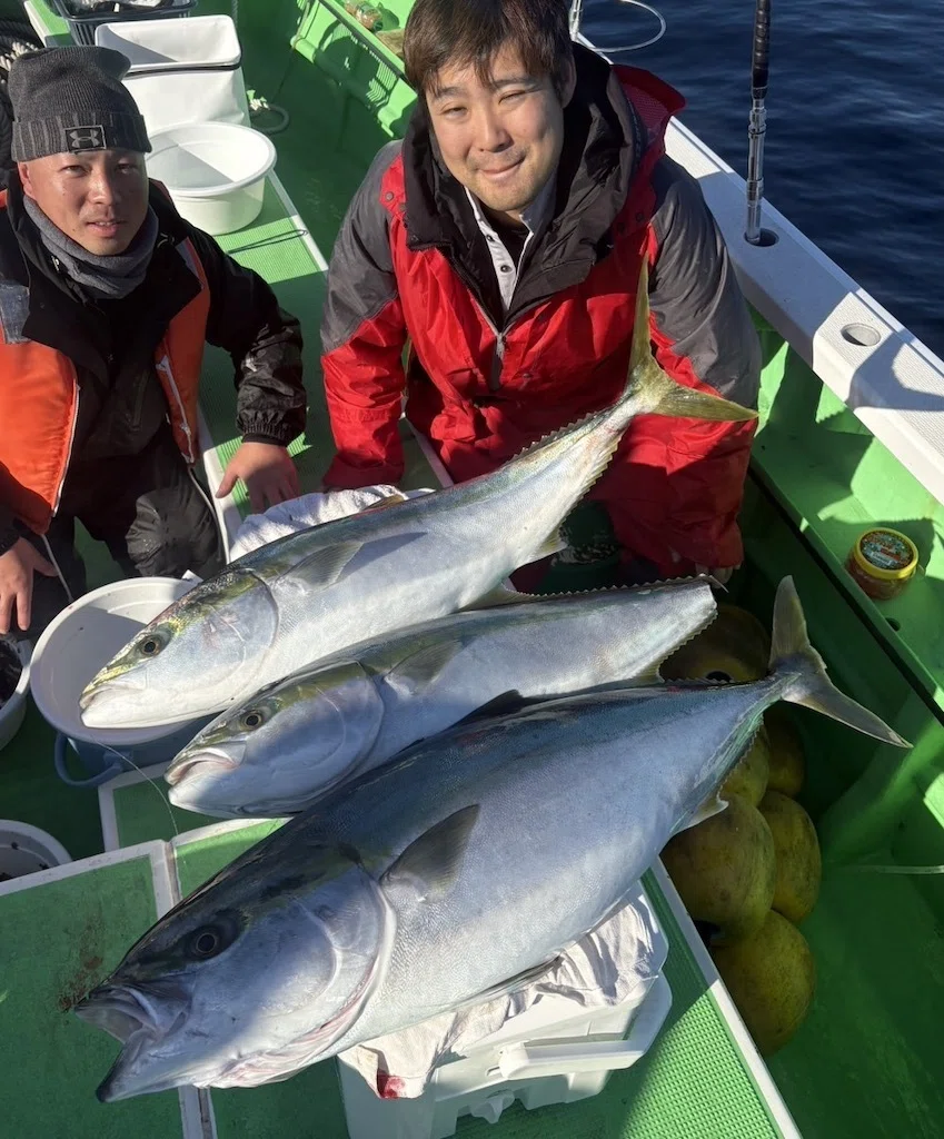 泳がせ】ブリ、8kg＆7.8kgの大物をゲット！さらに4-5kgのワラサも