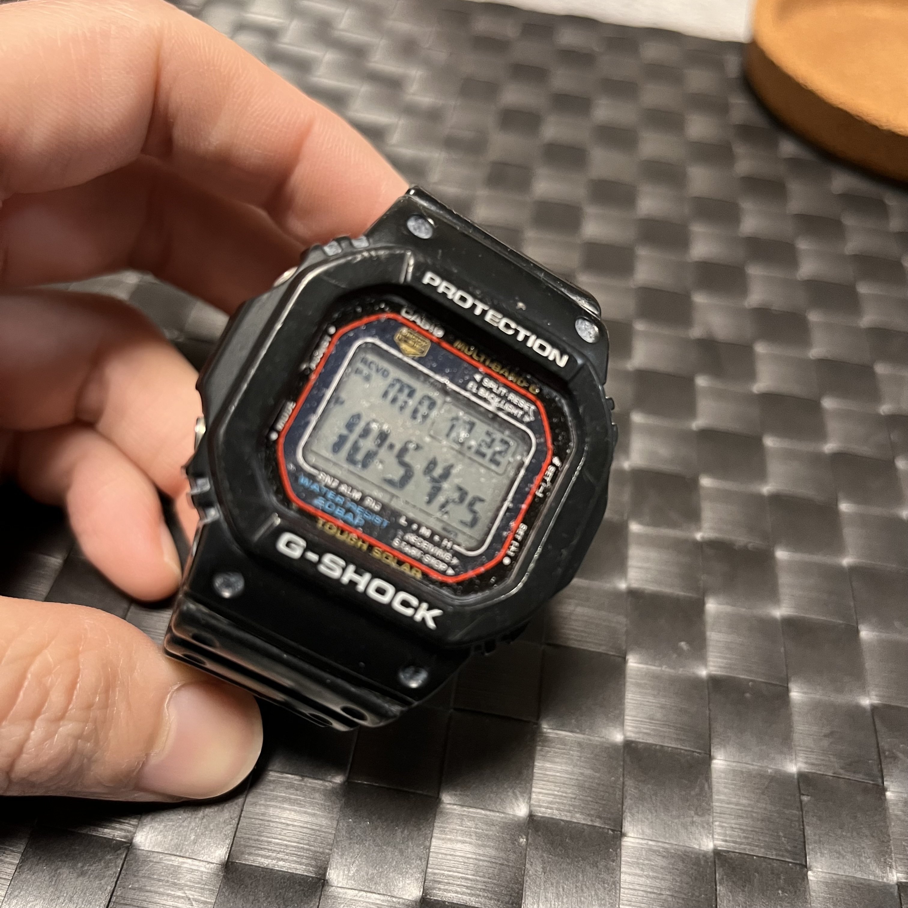 傷だらけのGショック（GW-M5610）を研磨したら想像以上に綺麗になった