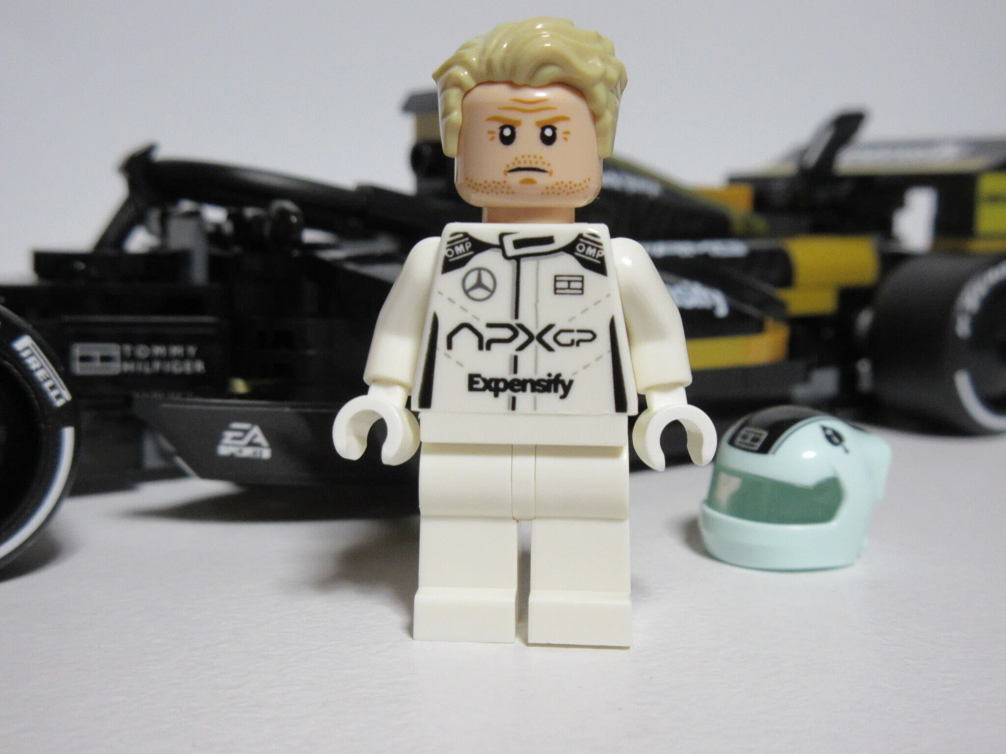 ブラピのフィギュア付き F1/エフワン APXGPチームのレゴを作ってみる