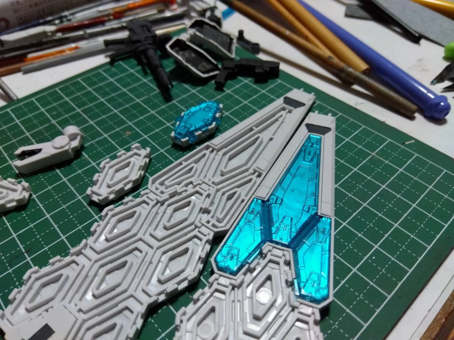 HG νガンダム風 大阪万博 グラスフェザーガンダム ガンプラ 筆塗り