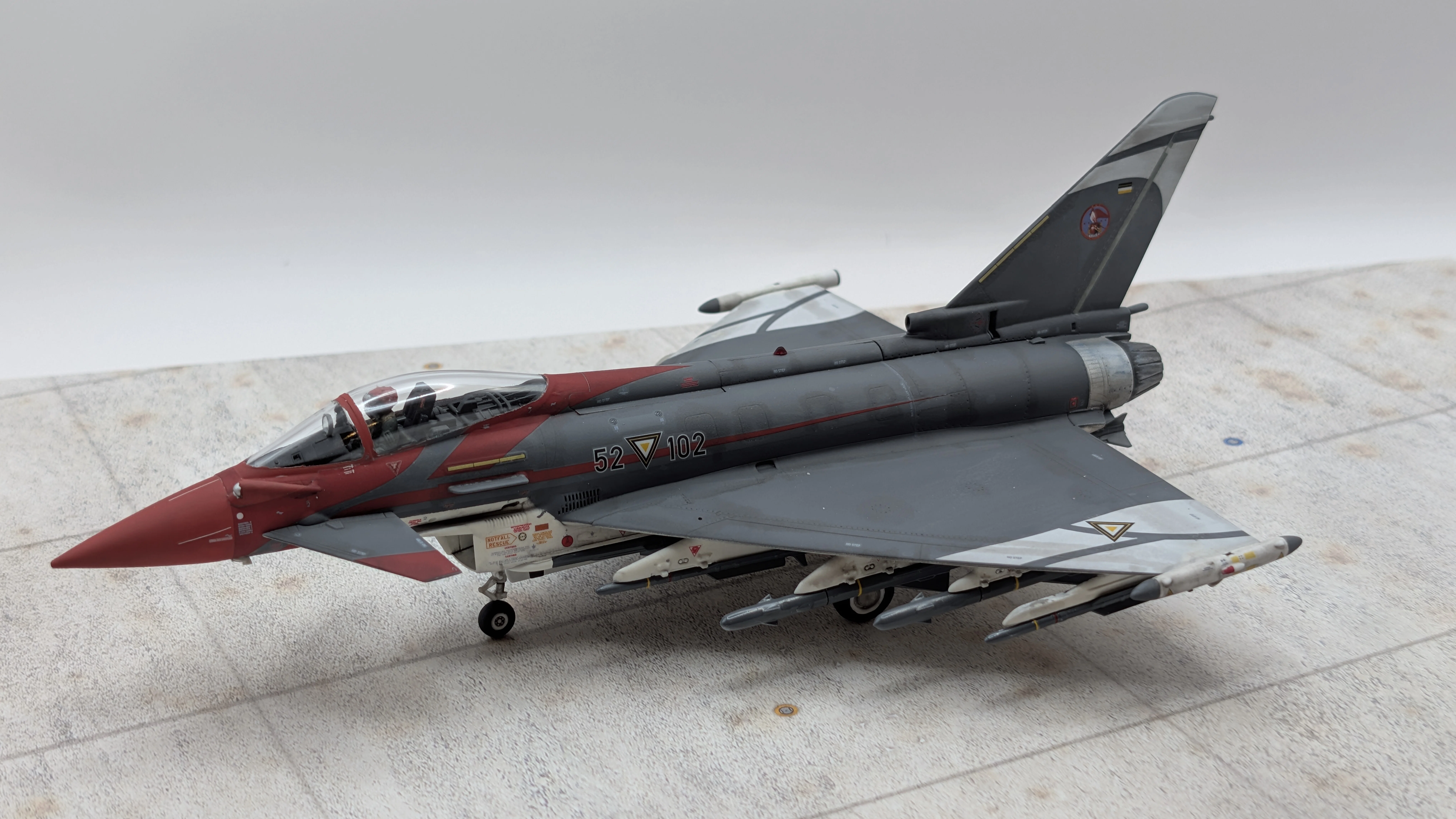 1/72 ハセガワ ユーロファイター・タイフーン ベルカ空軍ロト隊制作