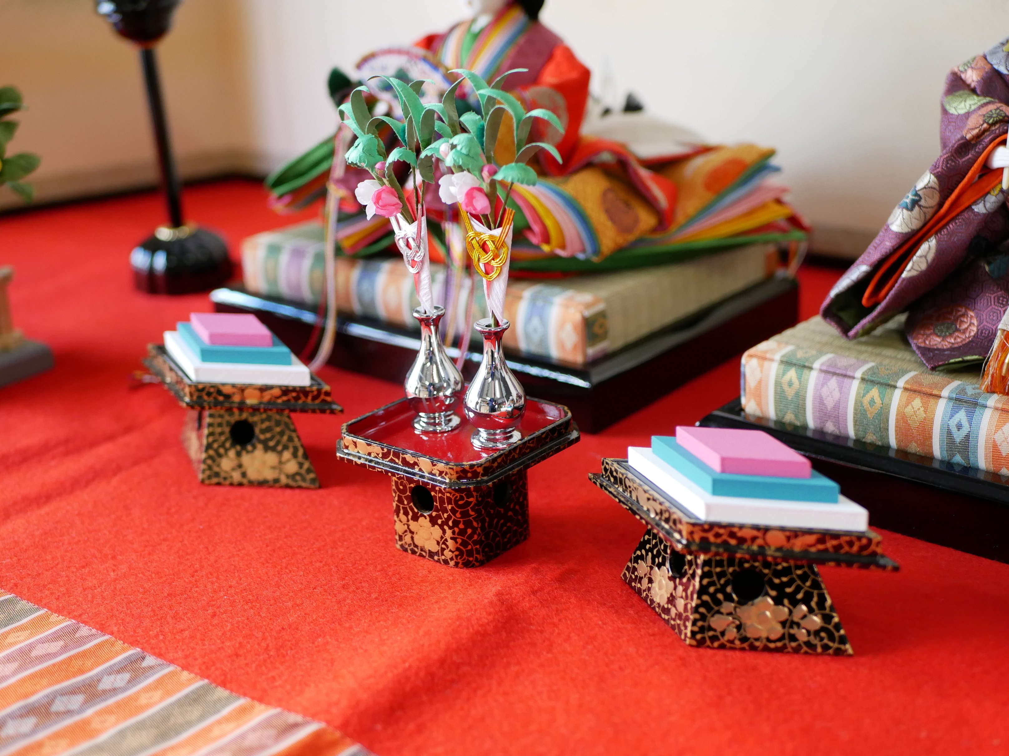 お雛様の飾り方」お雛様をきれいに見せる基本型⑧ 雛道具のこと