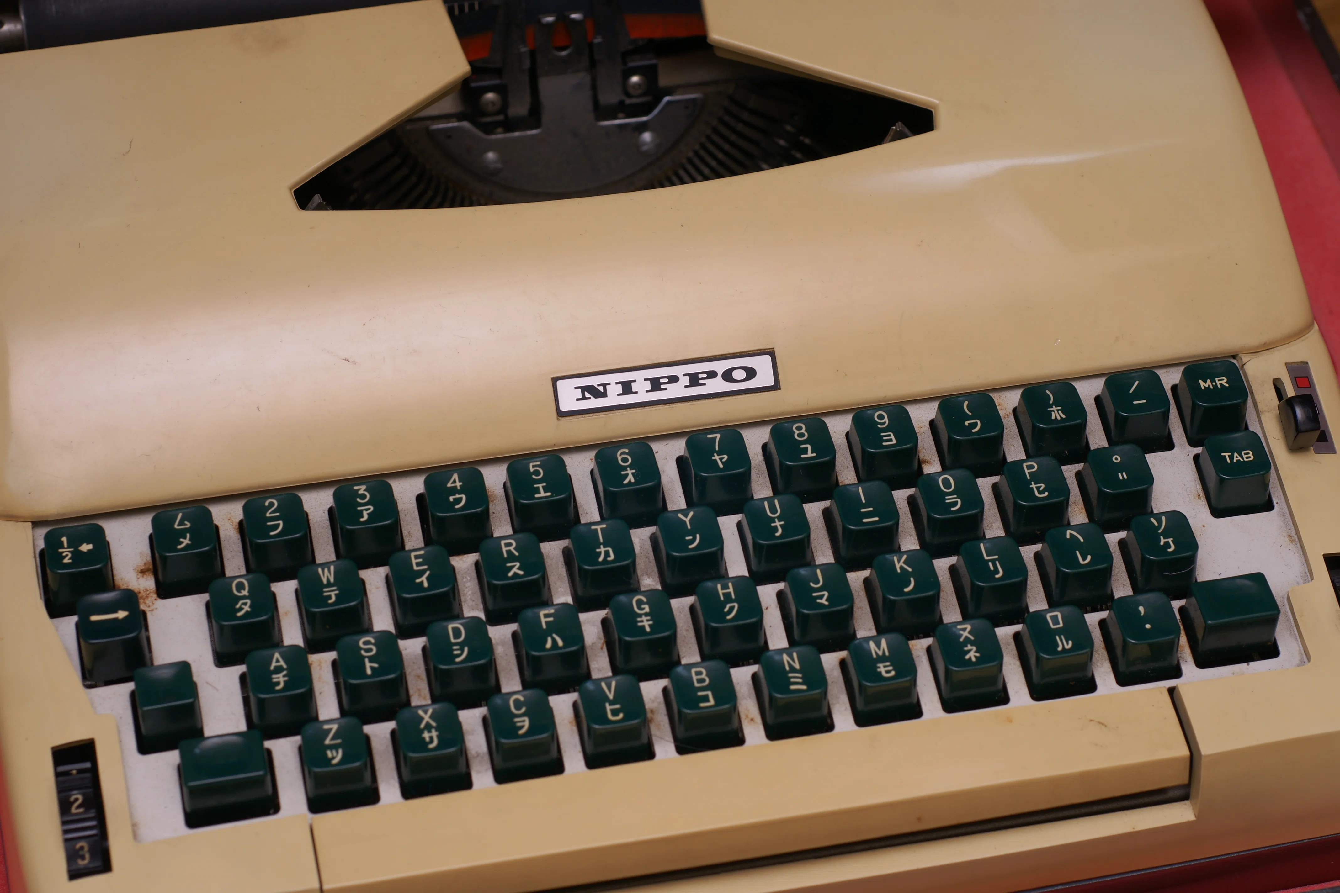 タイプライター 時代は電気革命。タイプライター[NIPPO NE-1000]｜Sven.