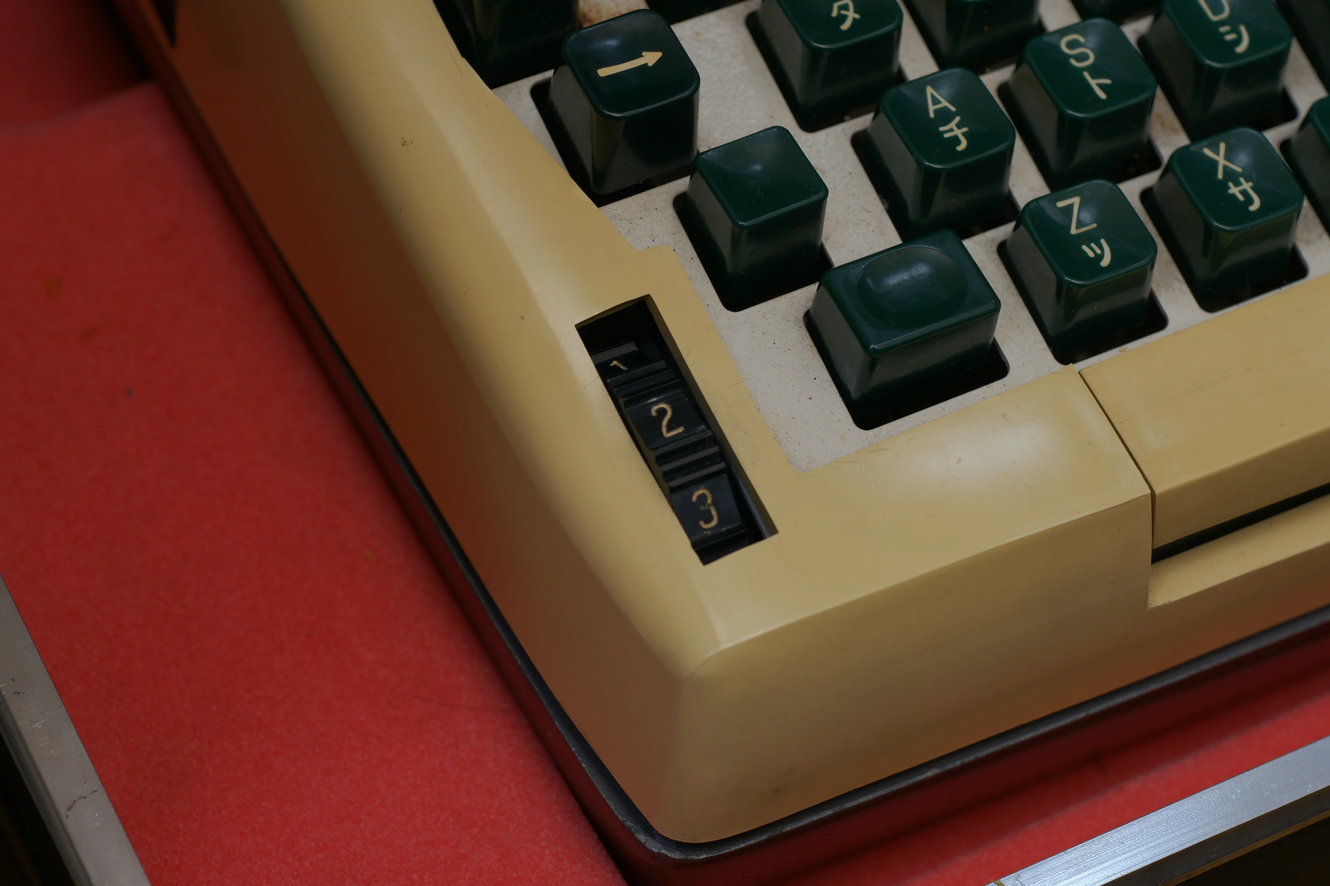 時代は電気革命。タイプライター[NIPPO NE-1000]｜Sven.