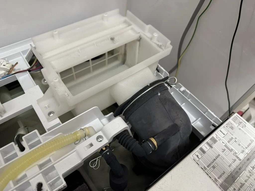 U04解消】SHARPのドラム式洗濯乾燥機を分解して乾燥フィルターを