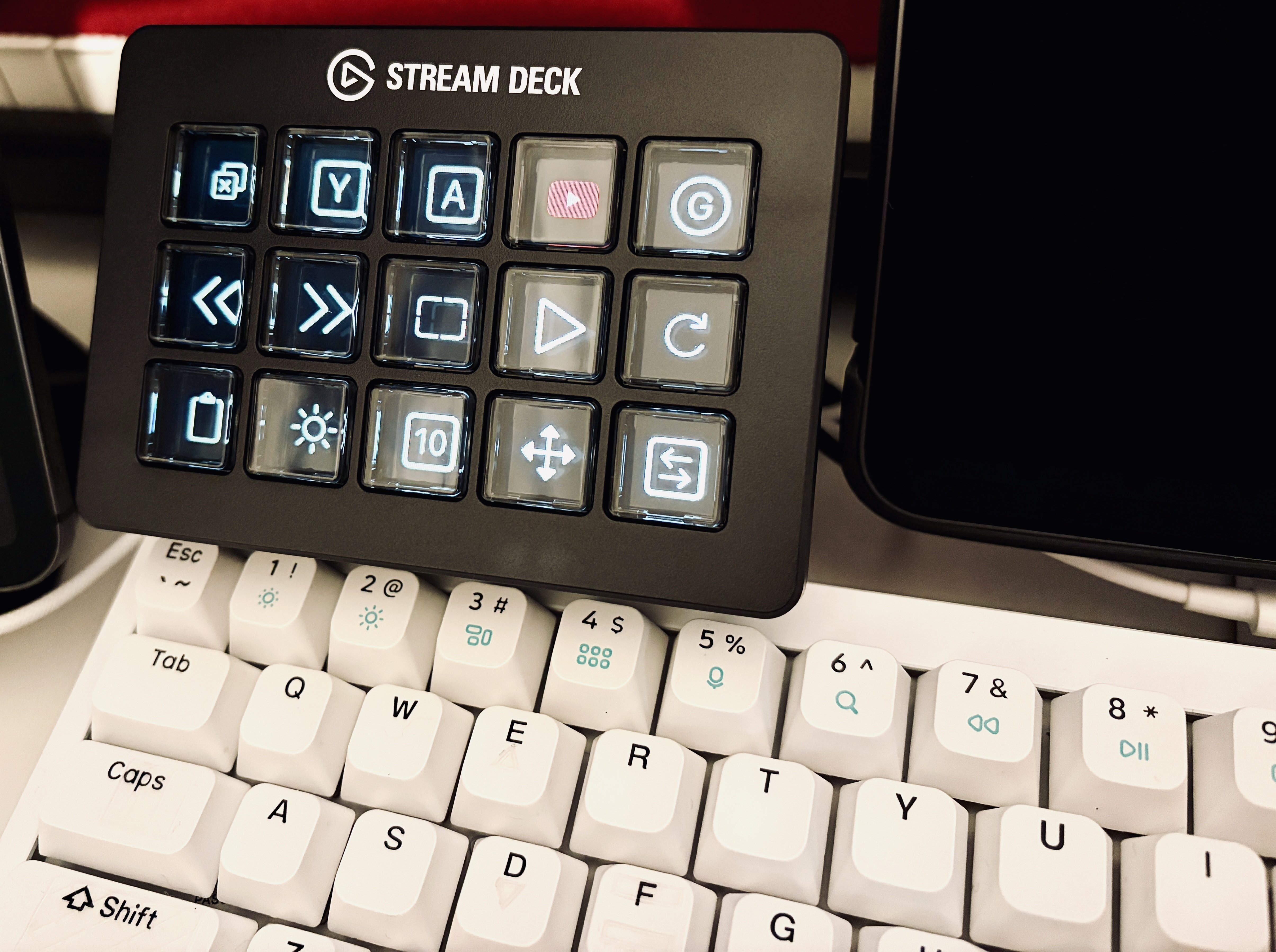 デスクセットアップ】Stream Deckは「配置」が命。左手移動のストレス