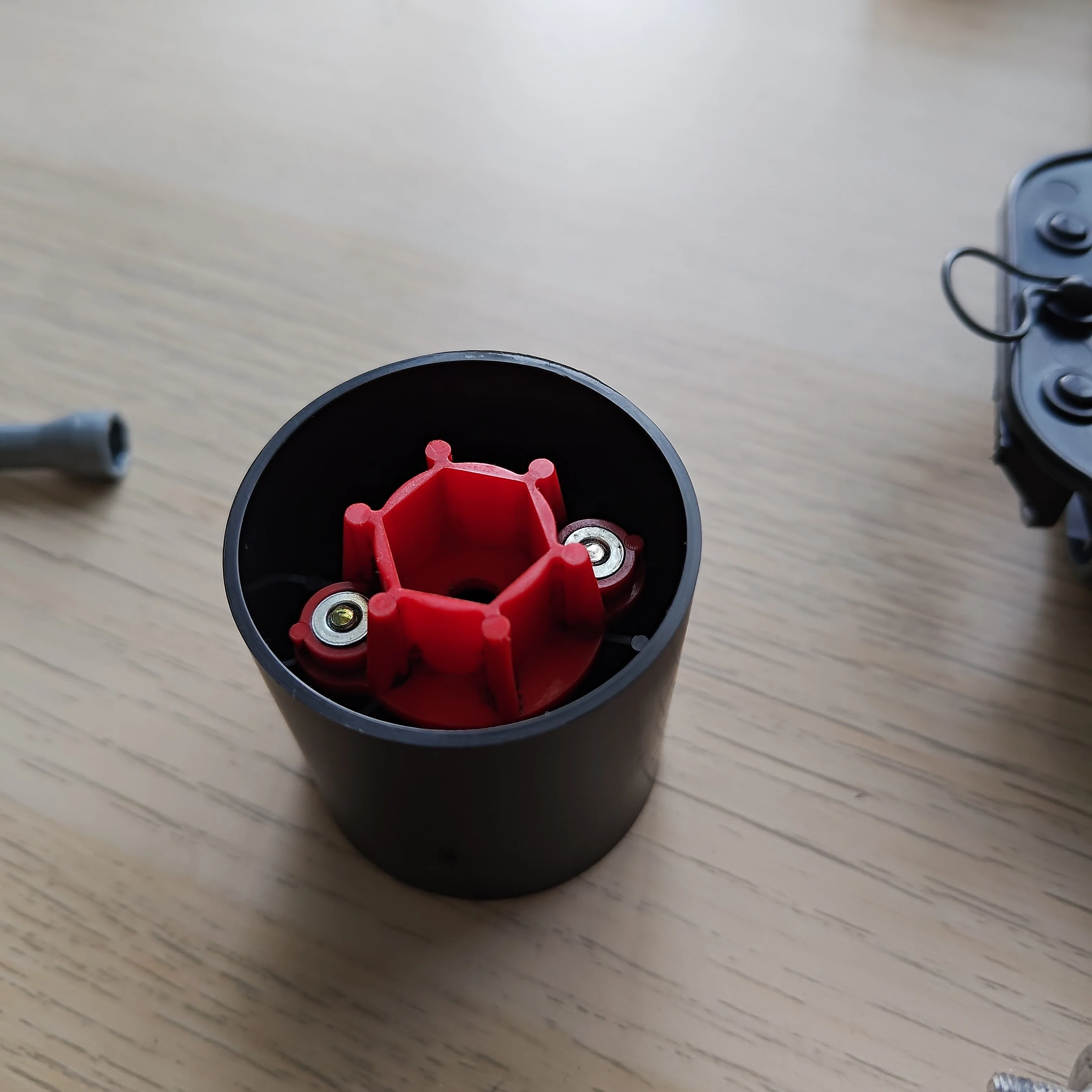 タミヤ　Cカーシャーシ　200mm幅F104ゴムタイヤ仕様 CカーシャーシにF104のラバータイヤを200mm幅で履かせる｜Noah
