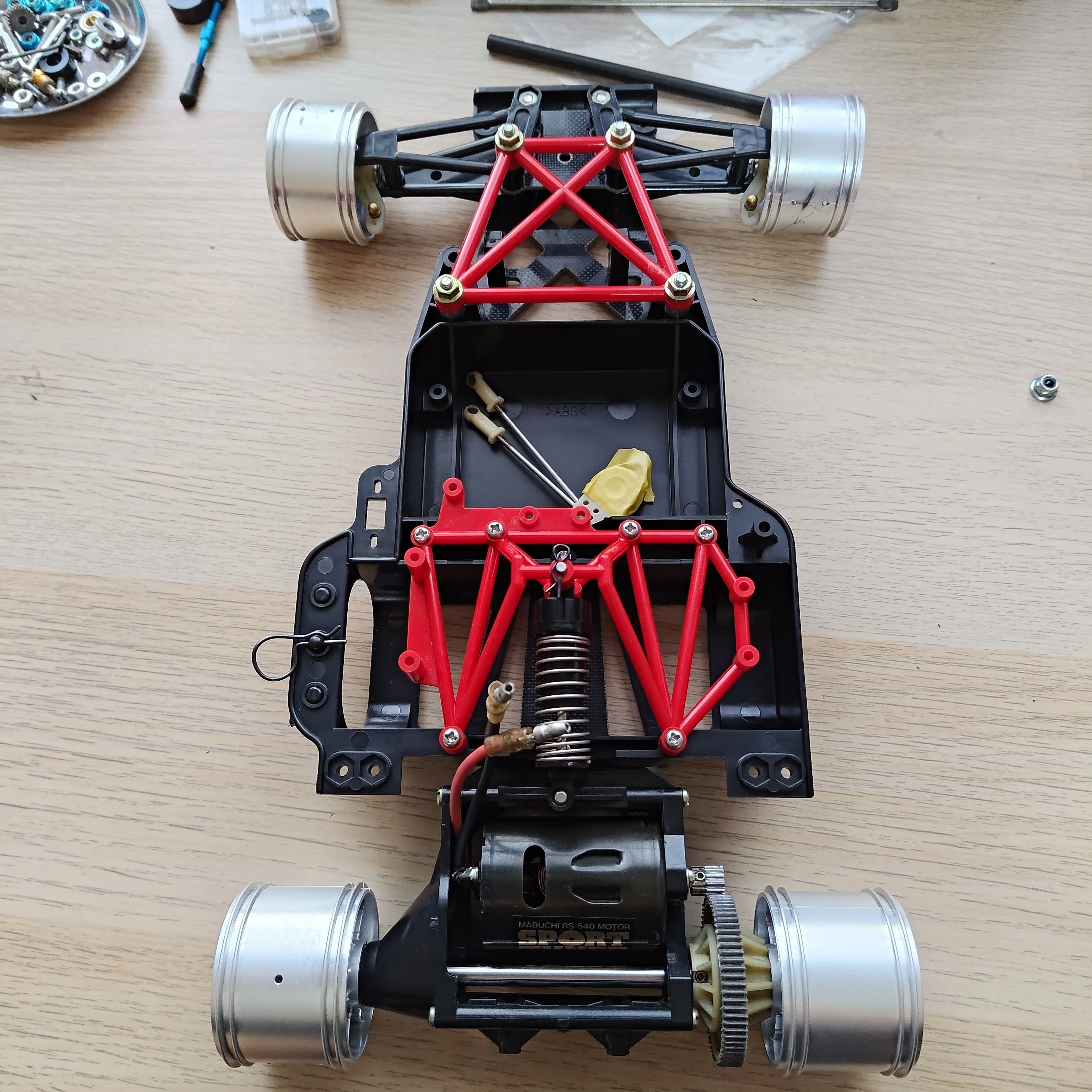 CカーシャーシにF104のラバータイヤを200mm幅で履かせる｜Noah