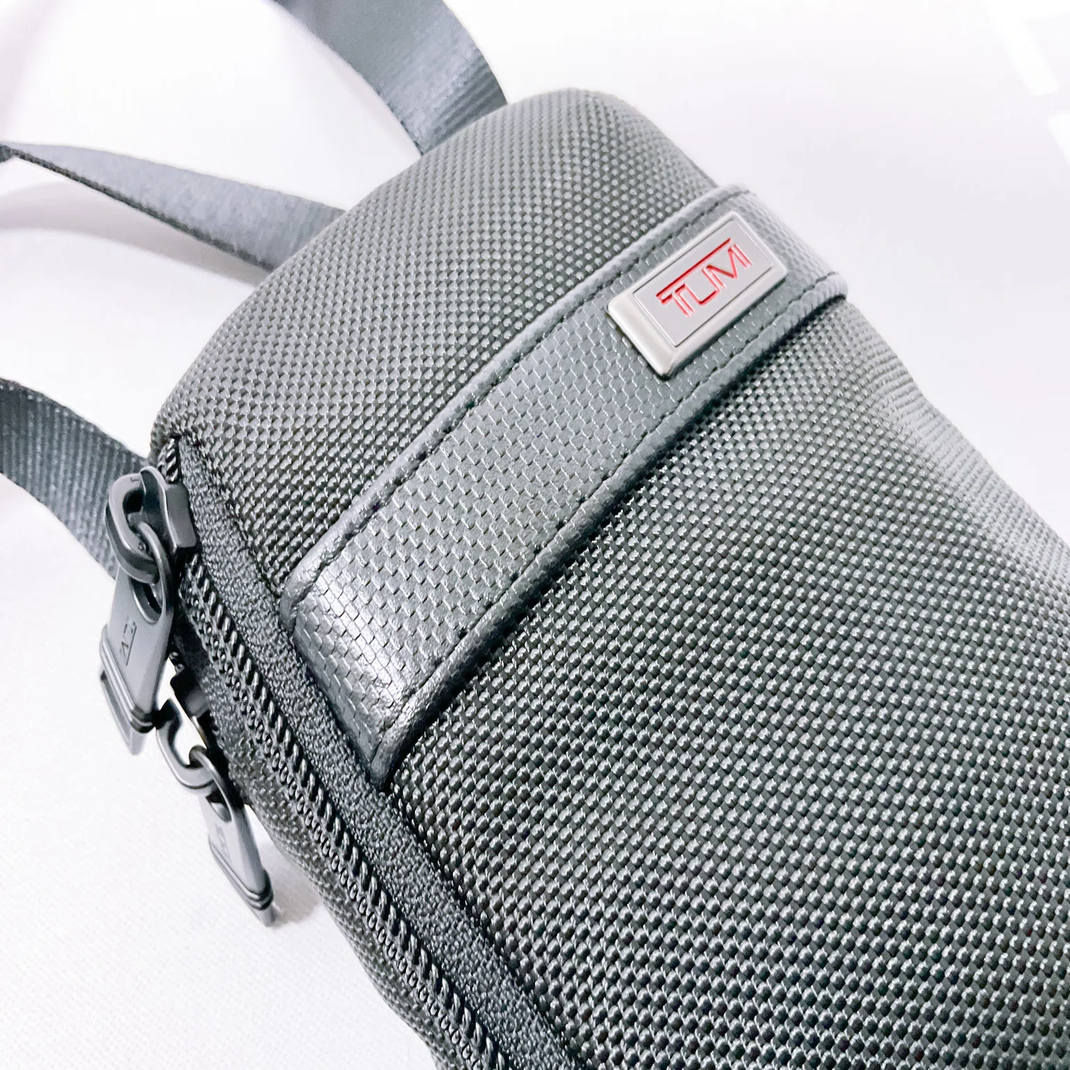 TUMI】「スモール・クロスボディ・ポーチ」を3ヶ月使用した感想 
