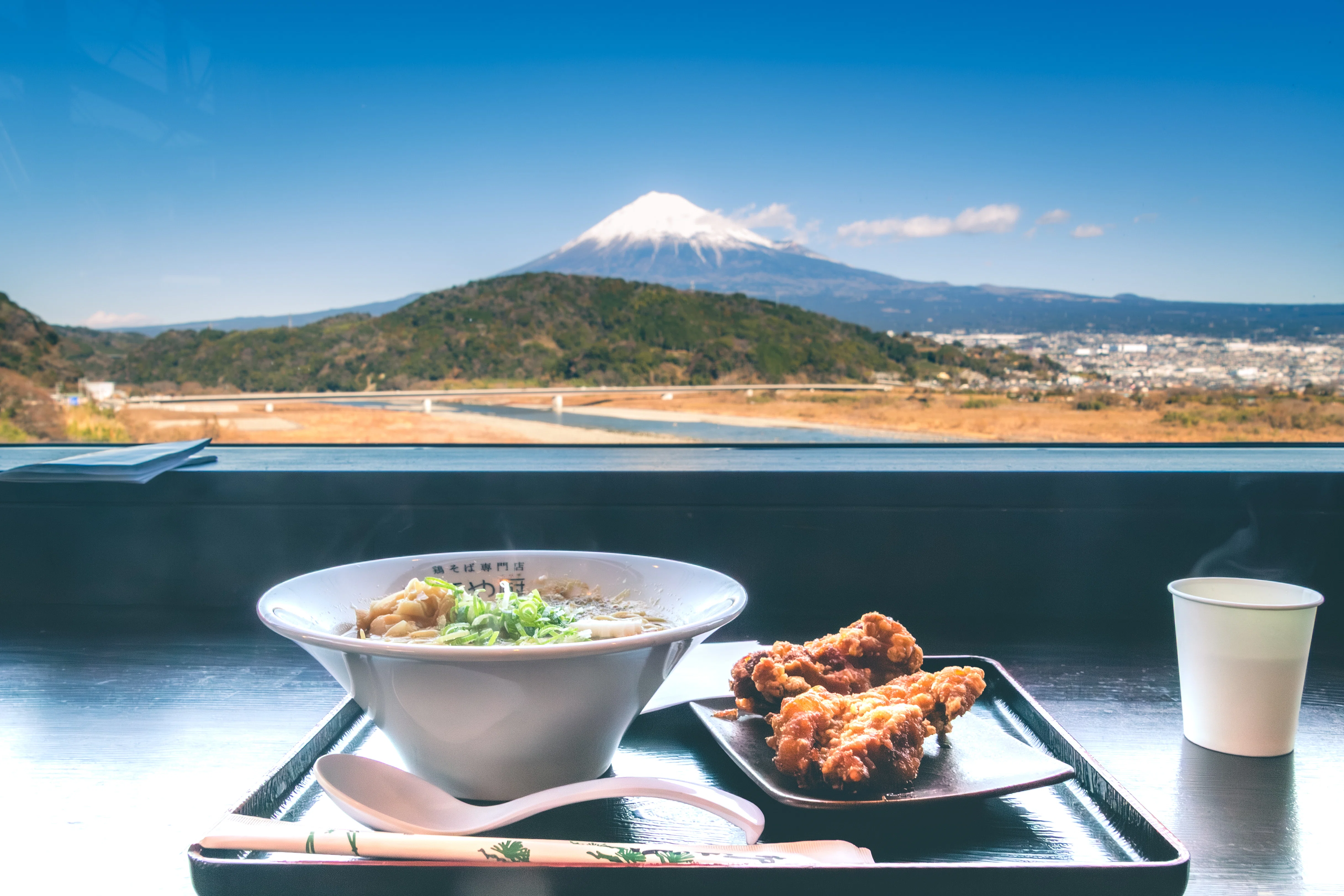 カメラと一緒にお出かけ！絶景の富士山が望めるスポット「富士川