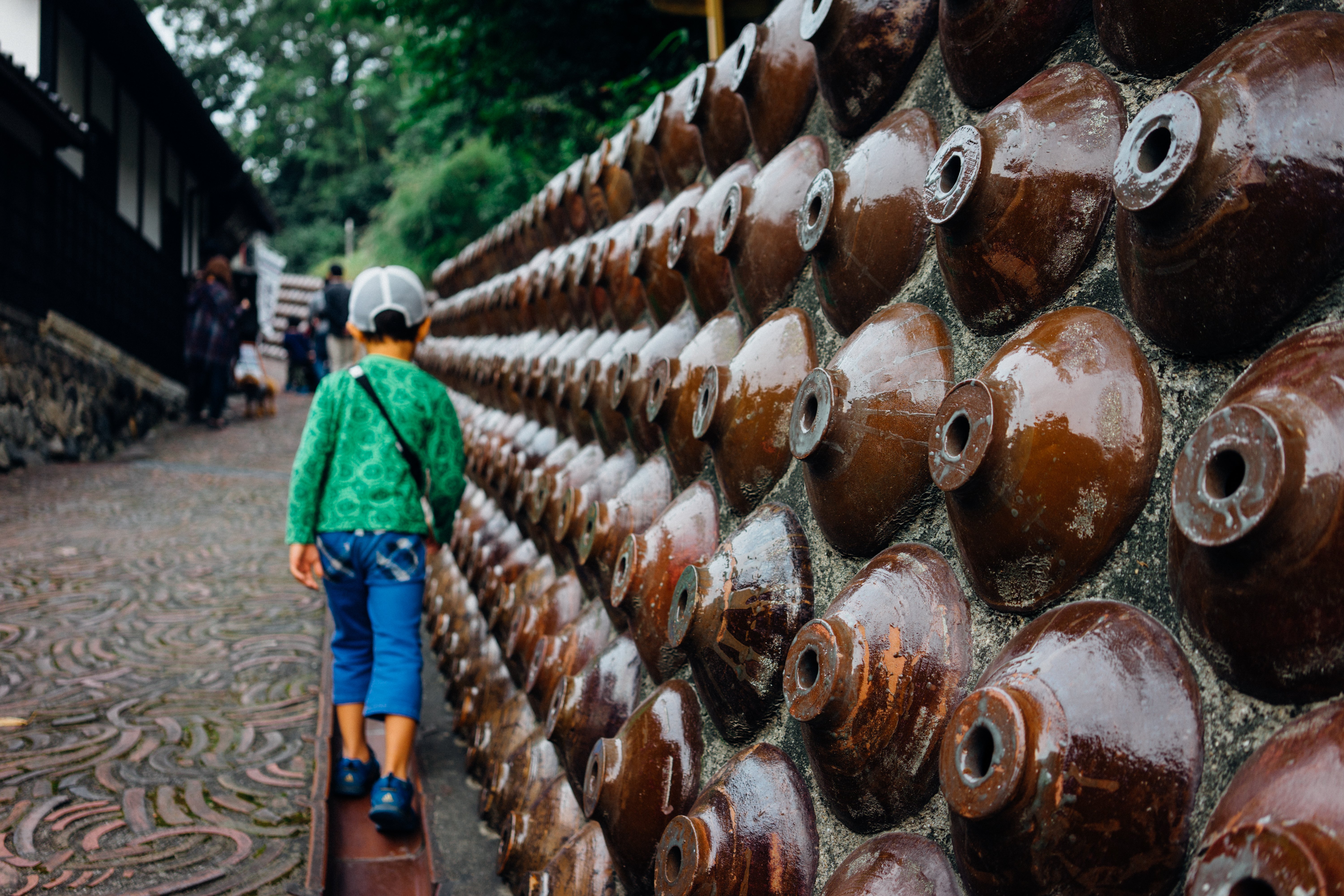 常滑四代長三作振り出し壷 A417 煙突と土管が彩る景色 ── 常滑のレトロな街並みを巡る（愛知・常滑