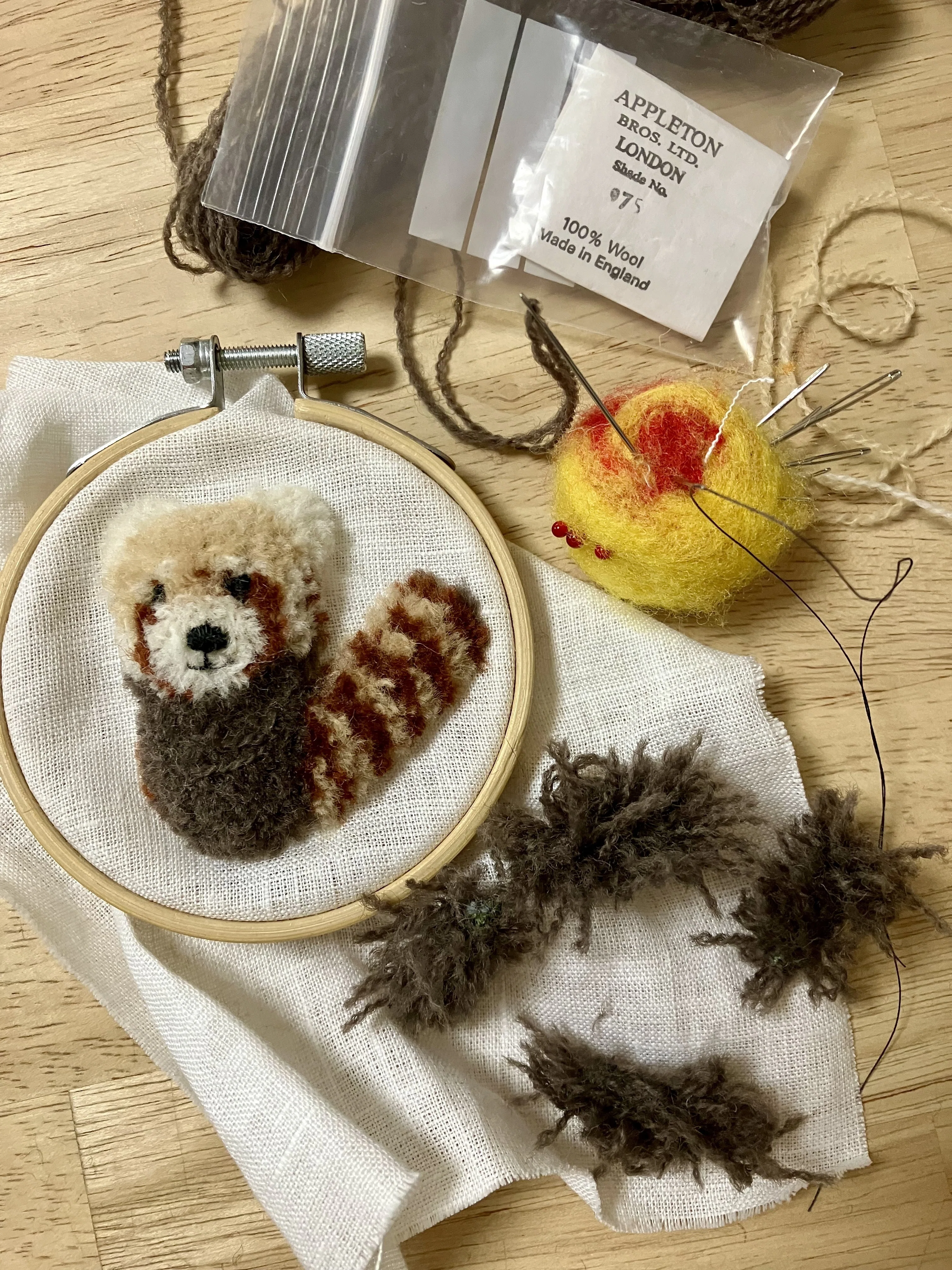 立体刺繍⑯レッサーパンダ｜kiki